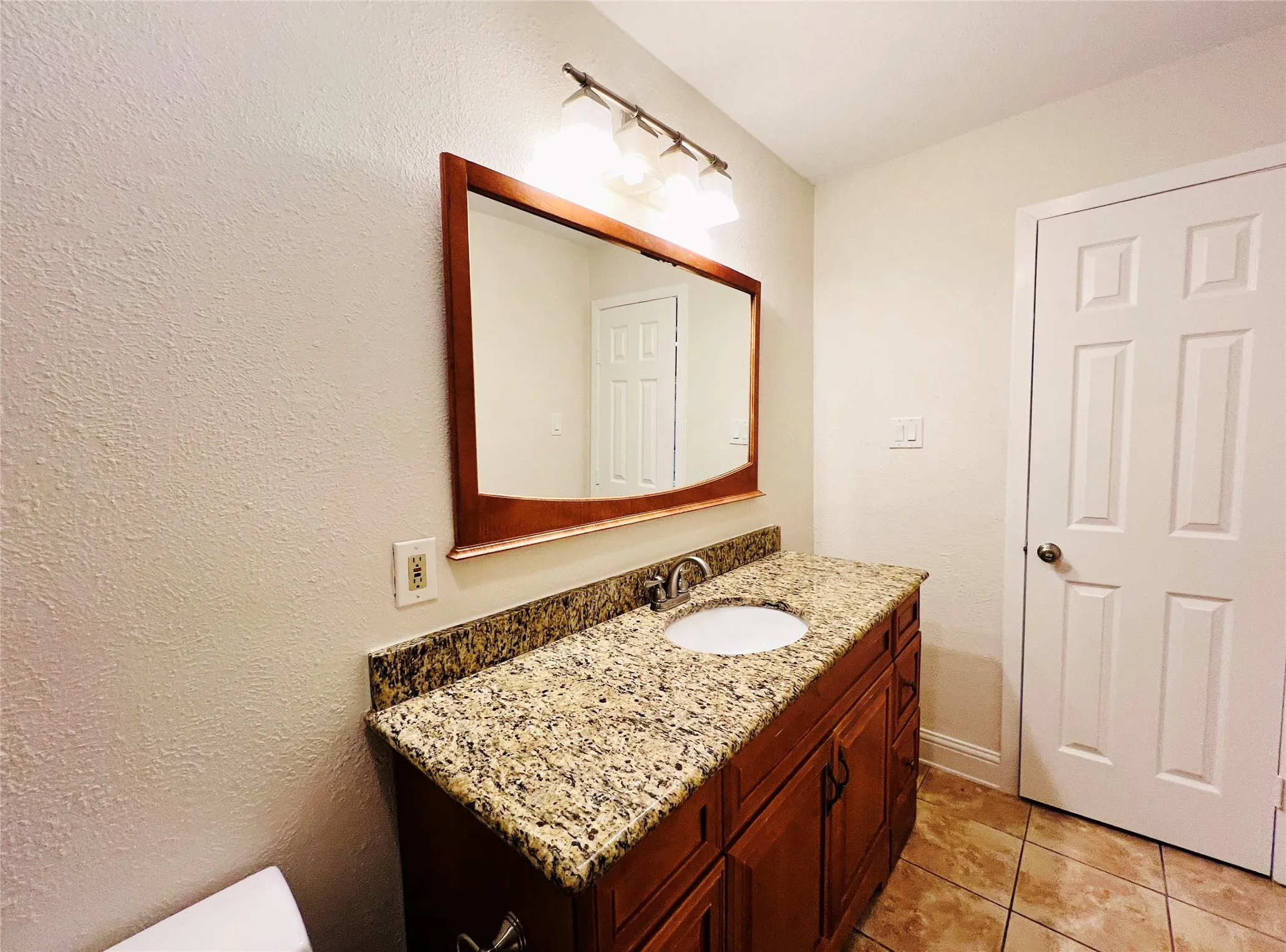 Condominium For Rent in Dallas County , 4220 Madera Road, Irving, Texas 75038, 3 Bedroom, 2 Bathroom, Garage spaces, 1,377 Sqft, built in 1981, mls#21322292, Real Estate Agent in Irving, Homes For Rent in Dallas county, Homes For Rent in Irving, Realtor in Irving Texas, Real Estate Brokerage Independent Realty Texas, Luminita Cordes Realtor