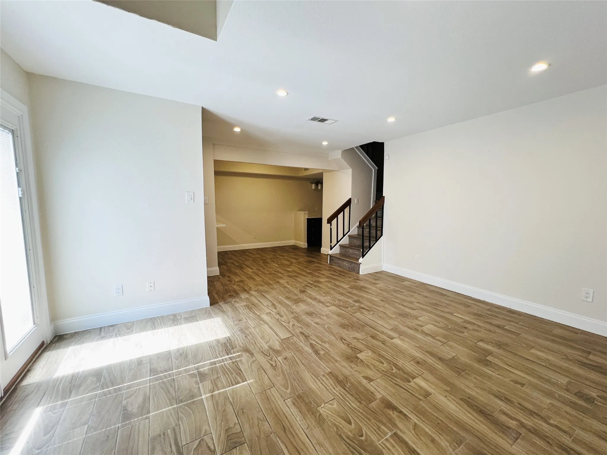 Condominium For Rent in Dallas County , 4220 Madera Road, Irving, Texas 75038, 3 Bedroom, 2 Bathroom, Garage spaces, 1,377 Sqft, built in 1981, mls#21322292, Real Estate Agent in Irving, Homes For Rent in Dallas county, Homes For Rent in Irving, Realtor in Irving Texas, Real Estate Brokerage Independent Realty Texas, Luminita Cordes Realtor