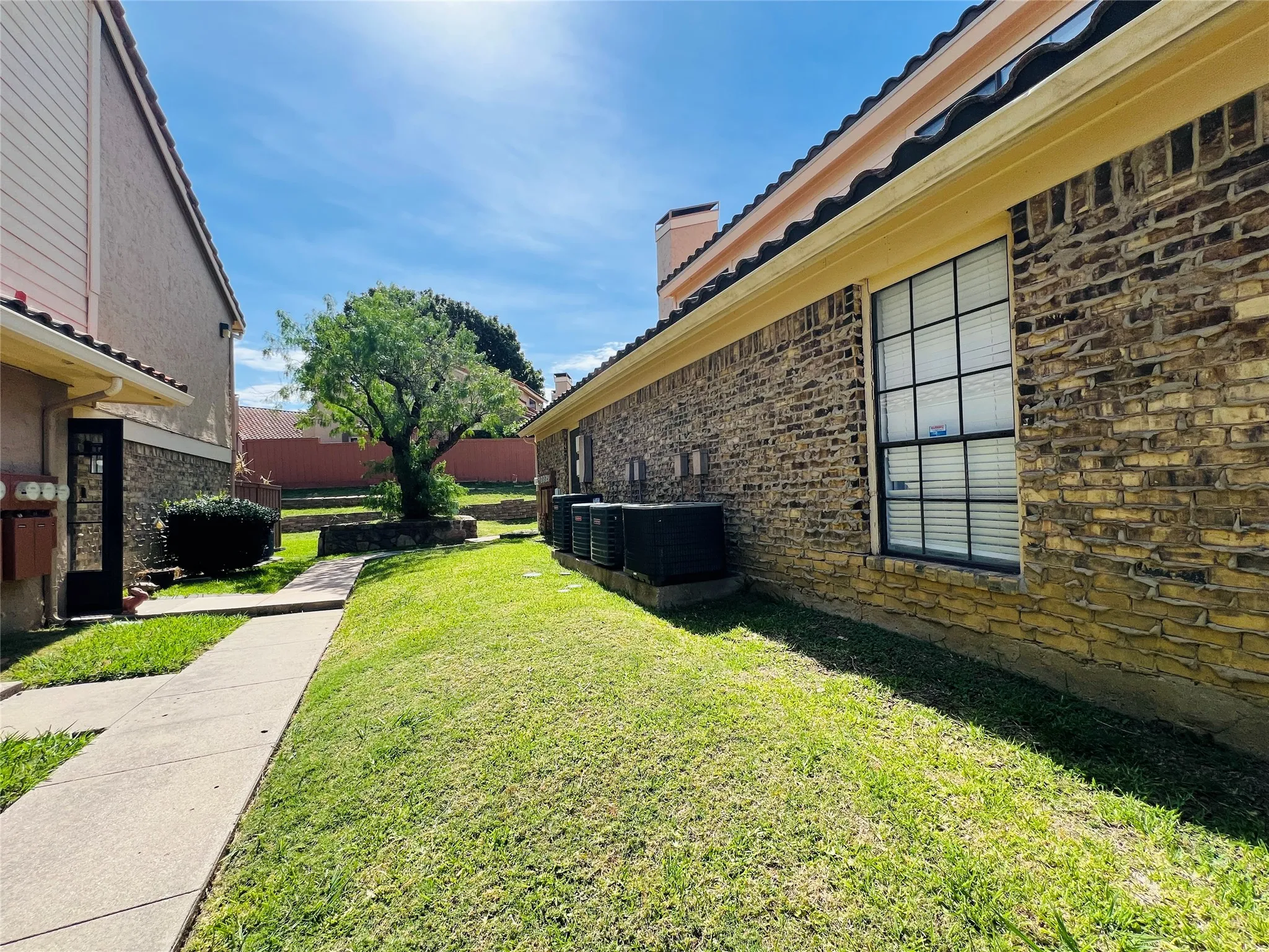 Condominium For Rent in Dallas County , 4220 Madera Road, Irving, Texas 75038, 3 Bedroom, 2 Bathroom, Garage spaces, 1,377 Sqft, built in 1981, mls#21322292, Real Estate Agent in Irving, Homes For Rent in Dallas county, Homes For Rent in Irving, Realtor in Irving Texas, Real Estate Brokerage Independent Realty Texas, Luminita Cordes Realtor