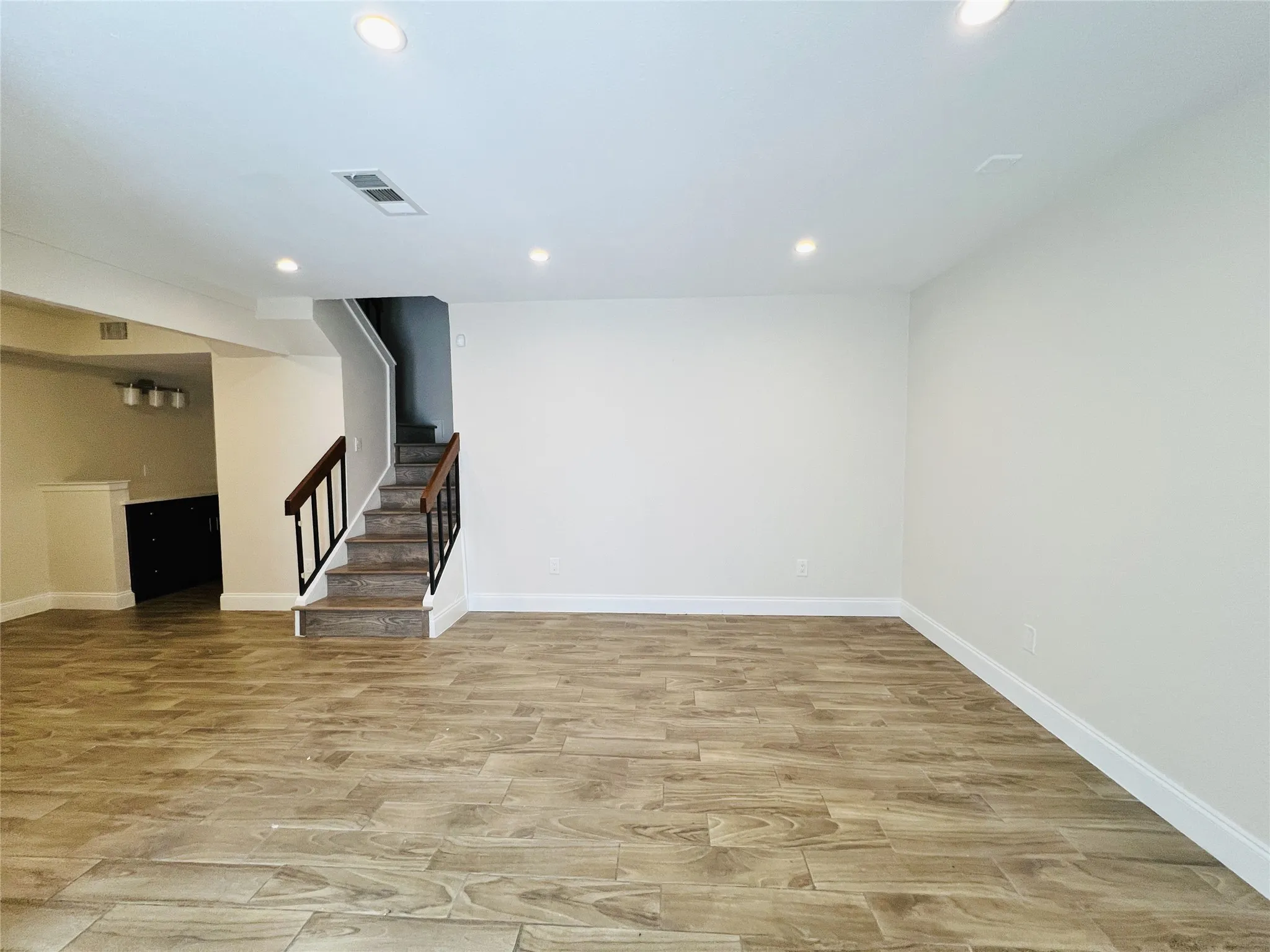 Condominium For Rent in Dallas County , 4220 Madera Road, Irving, Texas 75038, 3 Bedroom, 2 Bathroom, Garage spaces, 1,377 Sqft, built in 1981, mls#21322292, Real Estate Agent in Irving, Homes For Rent in Dallas county, Homes For Rent in Irving, Realtor in Irving Texas, Real Estate Brokerage Independent Realty Texas, Luminita Cordes Realtor