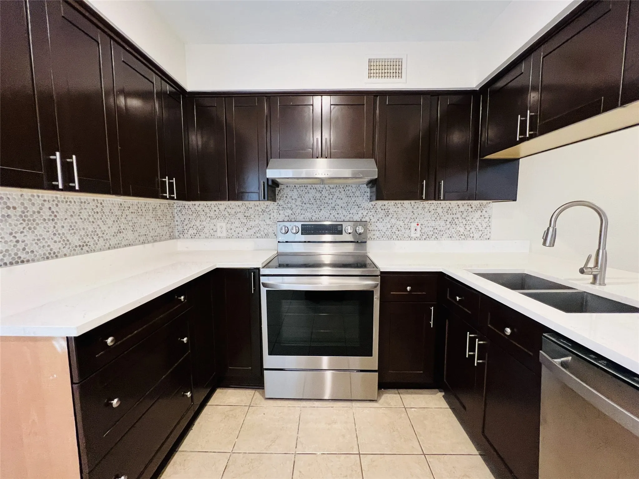 Condominium For Rent in Dallas County , 4220 Madera Road, Irving, Texas 75038, 3 Bedroom, 2 Bathroom, Garage spaces, 1,377 Sqft, built in 1981, mls#21322292, Real Estate Agent in Irving, Homes For Rent in Dallas county, Homes For Rent in Irving, Realtor in Irving Texas, Real Estate Brokerage Independent Realty Texas, Luminita Cordes Realtor