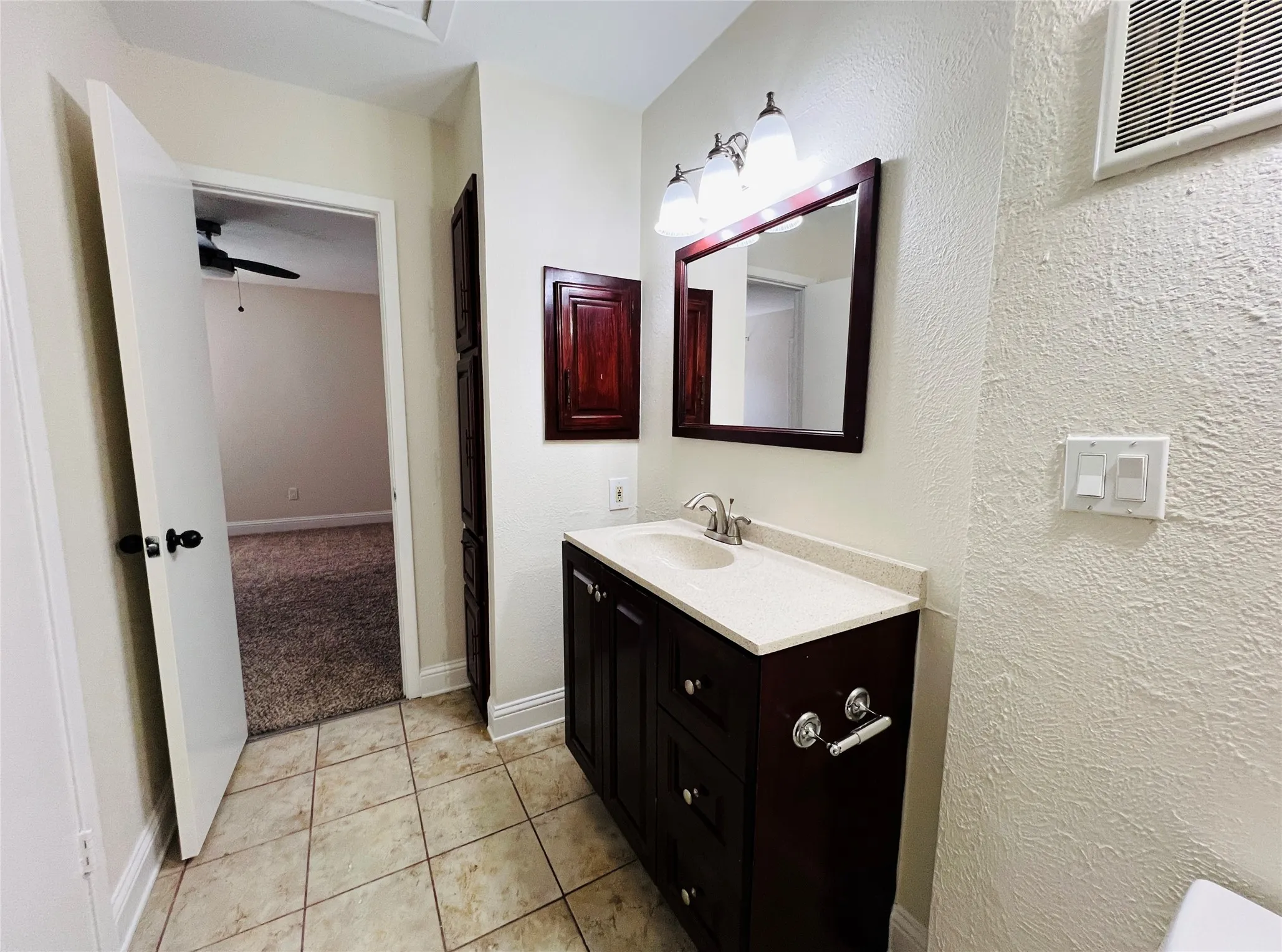Condominium For Rent in Dallas County , 4220 Madera Road, Irving, Texas 75038, 3 Bedroom, 2 Bathroom, Garage spaces, 1,377 Sqft, built in 1981, mls#21322292, Real Estate Agent in Irving, Homes For Rent in Dallas county, Homes For Rent in Irving, Realtor in Irving Texas, Real Estate Brokerage Independent Realty Texas, Luminita Cordes Realtor