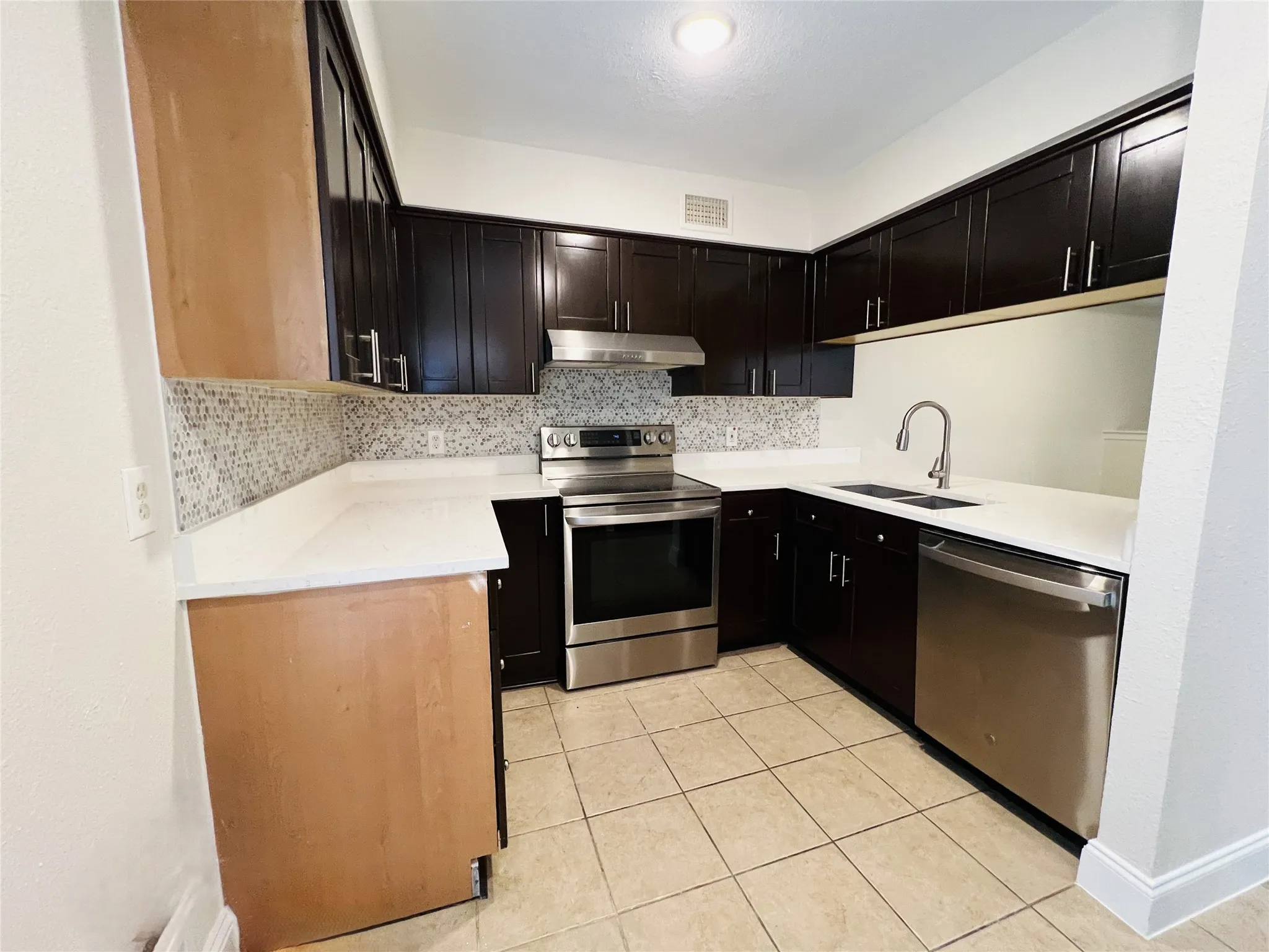 Condominium For Rent in Dallas County , 4220 Madera Road, Irving, Texas 75038, 3 Bedroom, 2 Bathroom, Garage spaces, 1,377 Sqft, built in 1981, mls#21322292, Real Estate Agent in Irving, Homes For Rent in Dallas county, Homes For Rent in Irving, Realtor in Irving Texas, Real Estate Brokerage Independent Realty Texas, Luminita Cordes Realtor