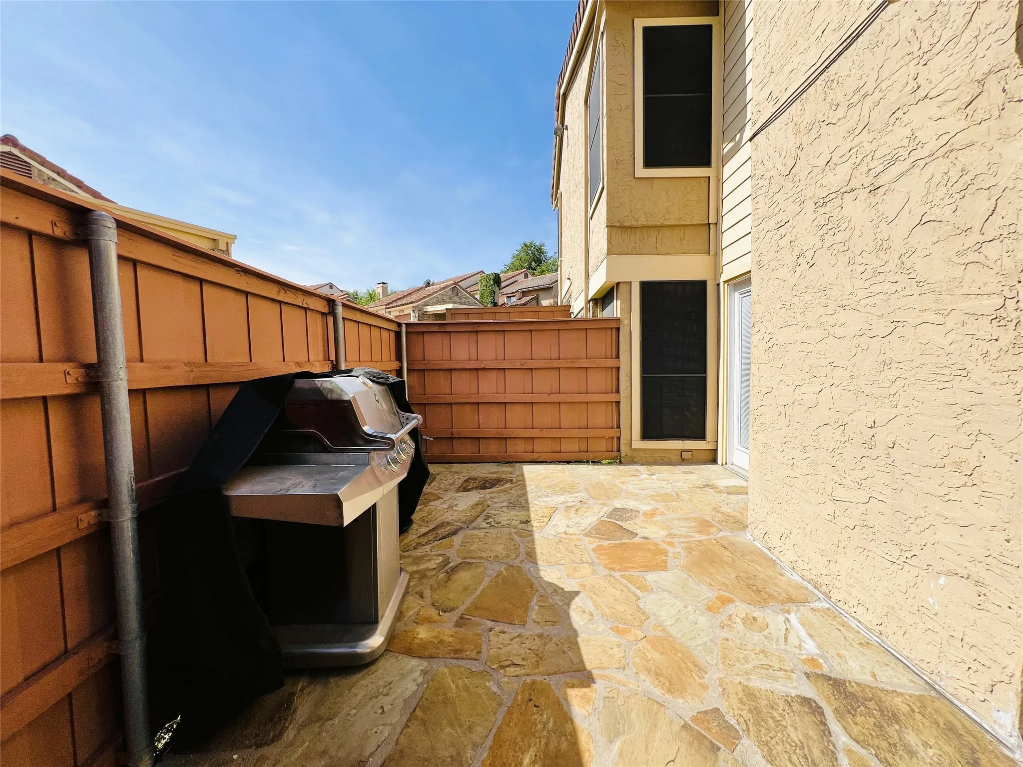Condominium For Rent in Dallas County , 4220 Madera Road, Irving, Texas 75038, 3 Bedroom, 2 Bathroom, Garage spaces, 1,377 Sqft, built in 1981, mls#21322292, Real Estate Agent in Irving, Homes For Rent in Dallas county, Homes For Rent in Irving, Realtor in Irving Texas, Real Estate Brokerage Independent Realty Texas, Luminita Cordes Realtor