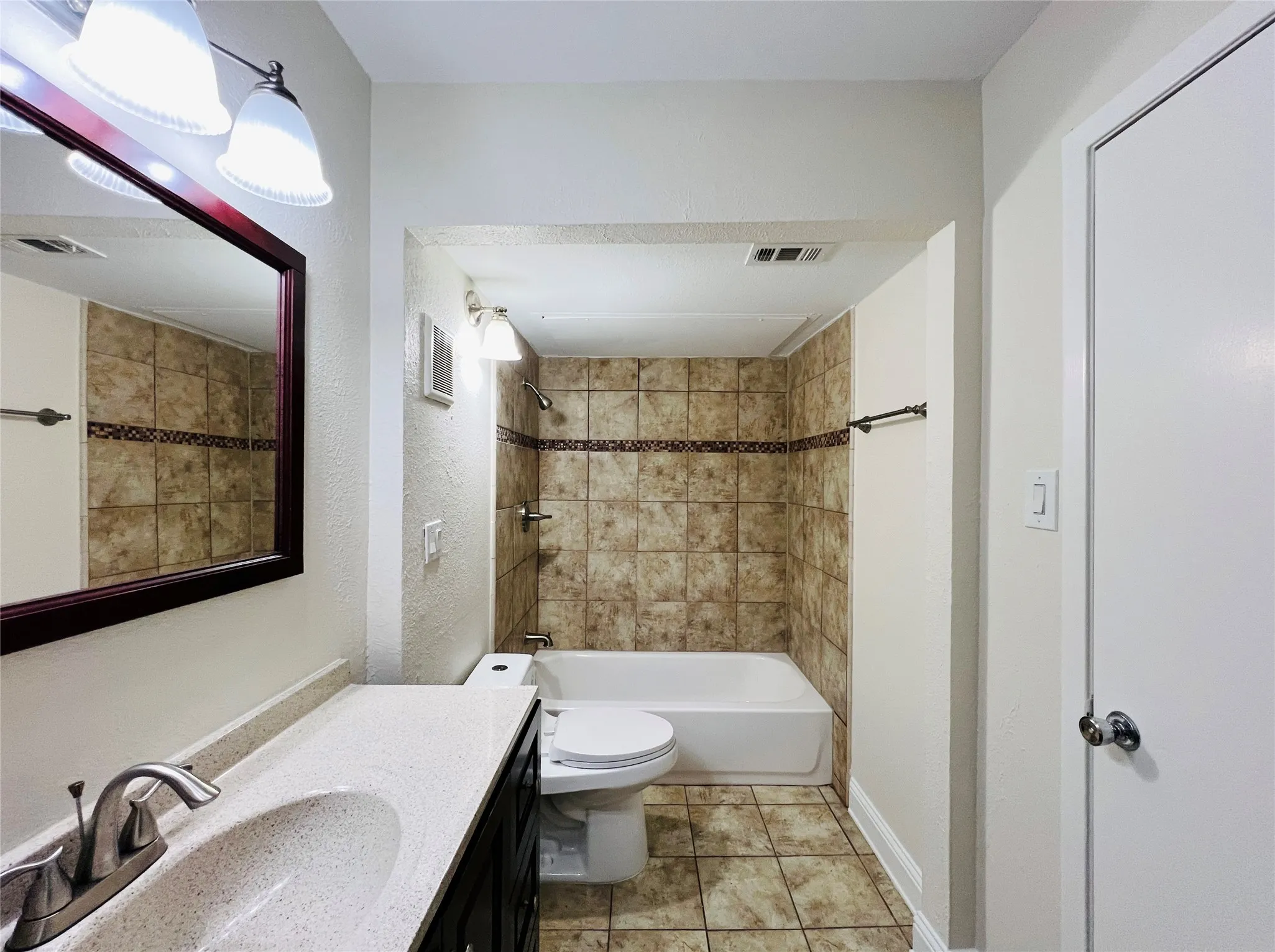 Condominium For Rent in Dallas County , 4220 Madera Road, Irving, Texas 75038, 3 Bedroom, 2 Bathroom, Garage spaces, 1,377 Sqft, built in 1981, mls#21322292, Real Estate Agent in Irving, Homes For Rent in Dallas county, Homes For Rent in Irving, Realtor in Irving Texas, Real Estate Brokerage Independent Realty Texas, Luminita Cordes Realtor
