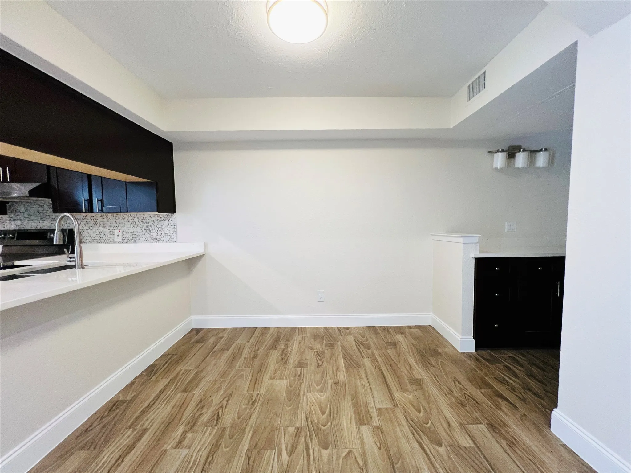 Condominium For Rent in Dallas County , 4220 Madera Road, Irving, Texas 75038, 3 Bedroom, 2 Bathroom, Garage spaces, 1,377 Sqft, built in 1981, mls#21322292, Real Estate Agent in Irving, Homes For Rent in Dallas county, Homes For Rent in Irving, Realtor in Irving Texas, Real Estate Brokerage Independent Realty Texas, Luminita Cordes Realtor