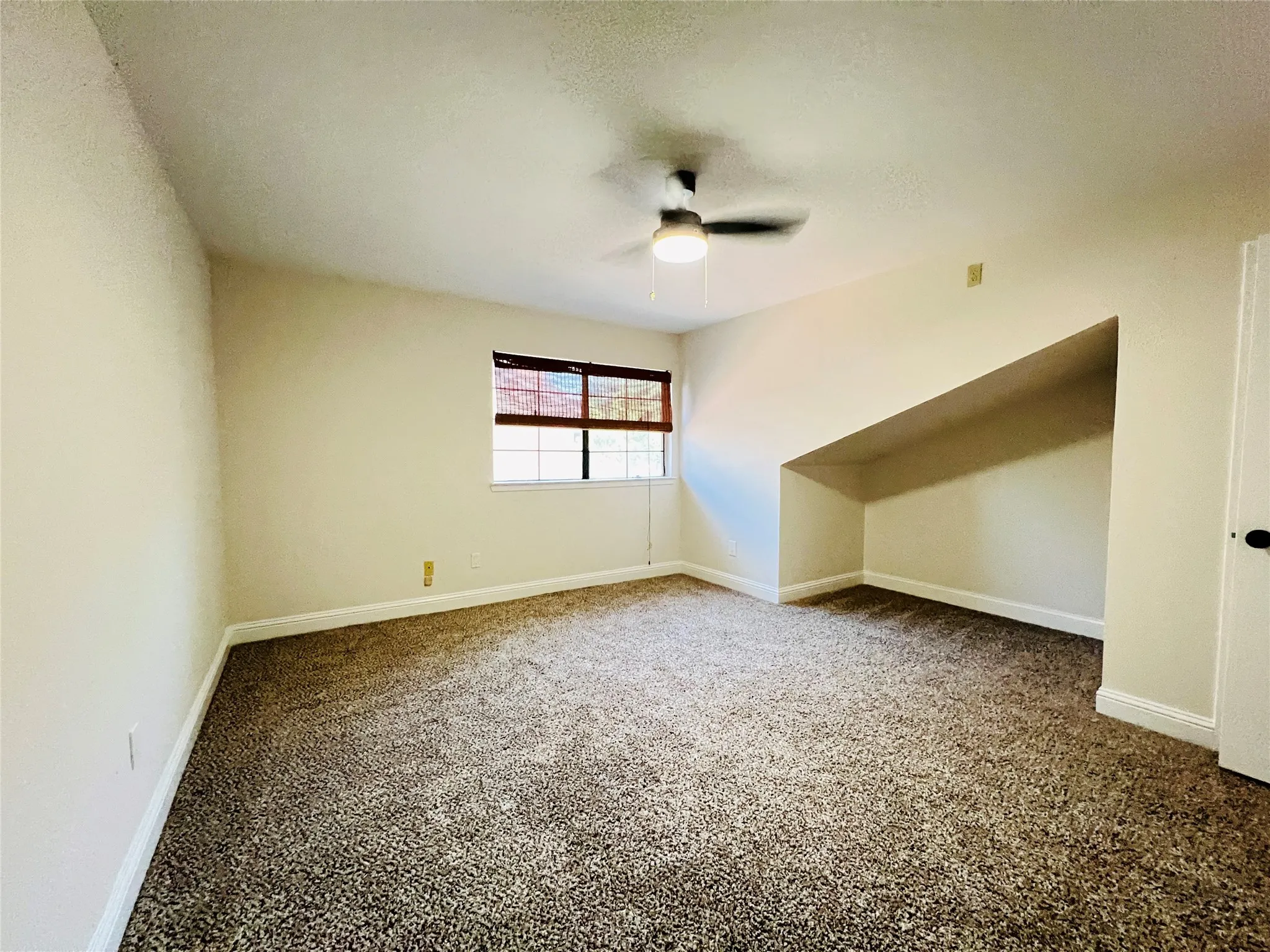 Condominium For Rent in Dallas County , 4220 Madera Road, Irving, Texas 75038, 3 Bedroom, 2 Bathroom, Garage spaces, 1,377 Sqft, built in 1981, mls#21322292, Real Estate Agent in Irving, Homes For Rent in Dallas county, Homes For Rent in Irving, Realtor in Irving Texas, Real Estate Brokerage Independent Realty Texas, Luminita Cordes Realtor