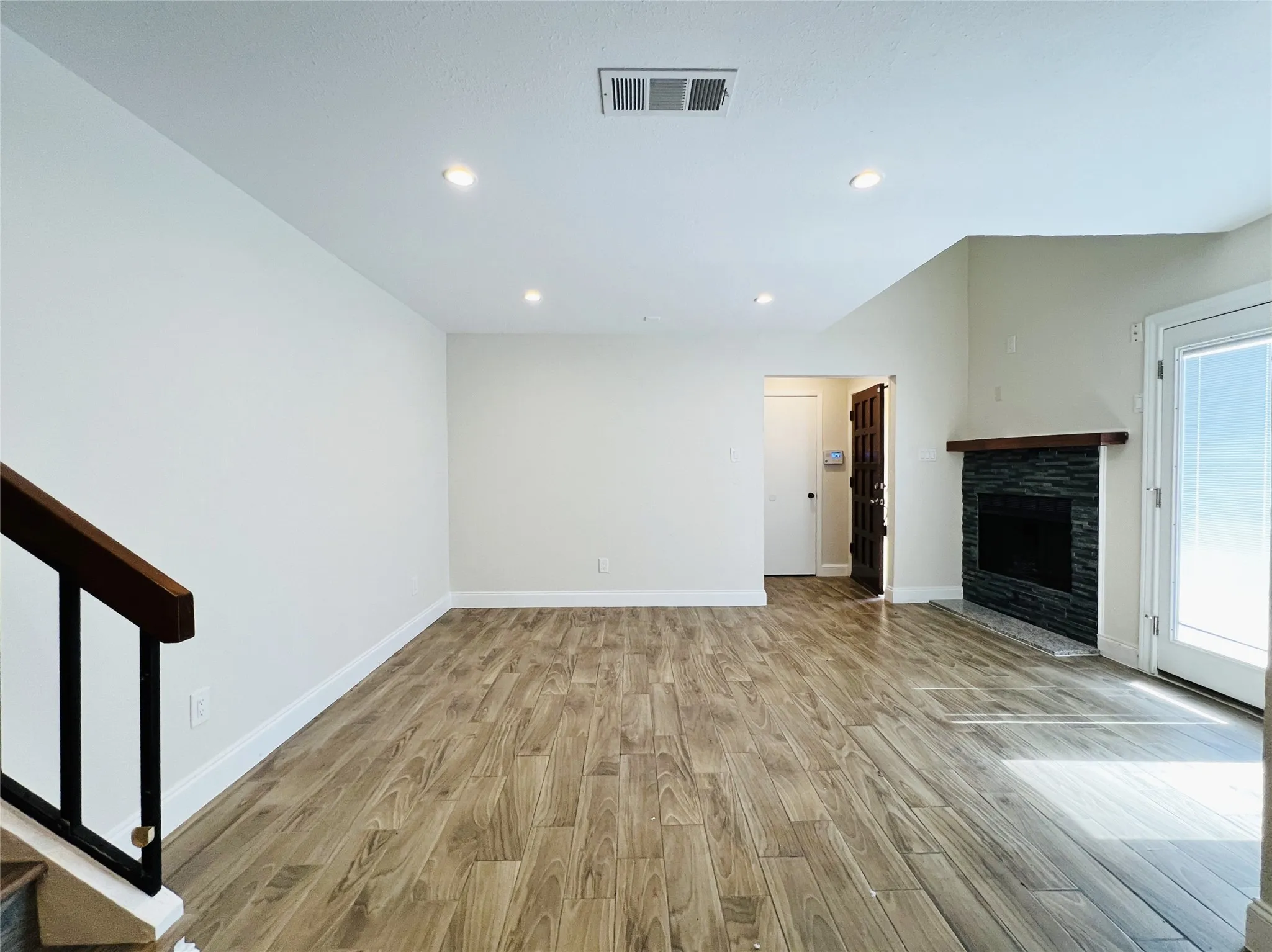 Condominium For Rent in Dallas County , 4220 Madera Road, Irving, Texas 75038, 3 Bedroom, 2 Bathroom, Garage spaces, 1,377 Sqft, built in 1981, mls#21322292, Real Estate Agent in Irving, Homes For Rent in Dallas county, Homes For Rent in Irving, Realtor in Irving Texas, Real Estate Brokerage Independent Realty Texas, Luminita Cordes Realtor