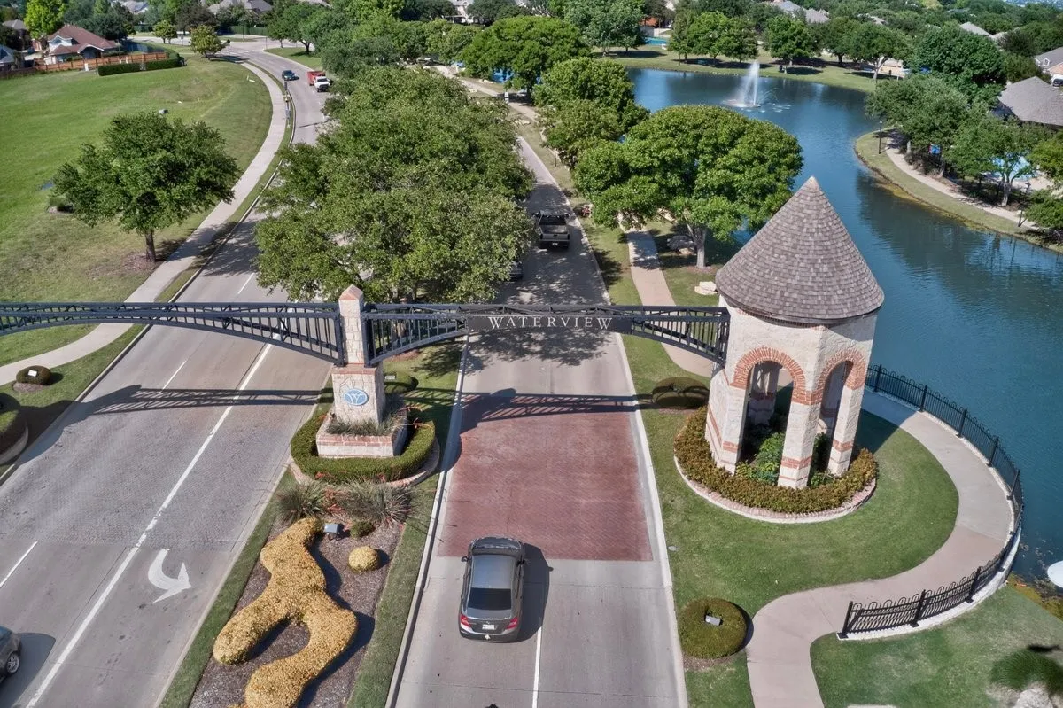 Entrance to Waterview Estates