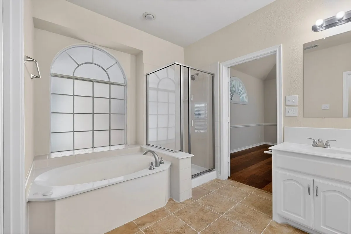 Master Bathroom Jetted Tub