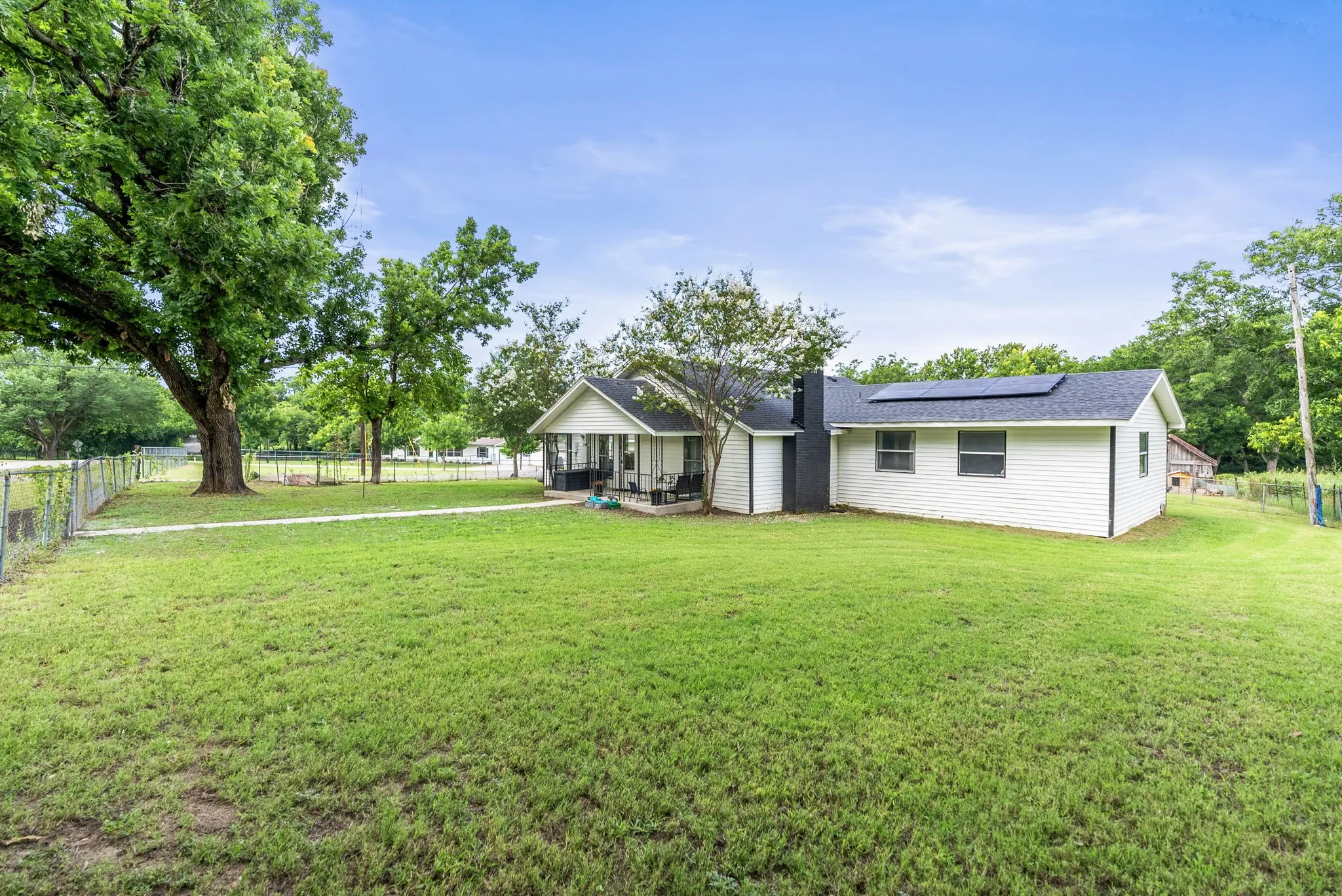 Single Family Residence For Sale in Collin County , 3938 County Road 324, Mc Kinney, Texas 75069, 3 Bedroom, 2 Bathroom, 2 Garage spaces, 1,716 Sqft, built in 1951, mls#21317600, Real Estate Agent in Mc Kinney, Homes For Sale in Collin county, Homes For Sale in Mc Kinney, Realtor in Mc Kinney Texas, Real Estate Brokerage Independent Realty Texas, Luminita Cordes Realtor