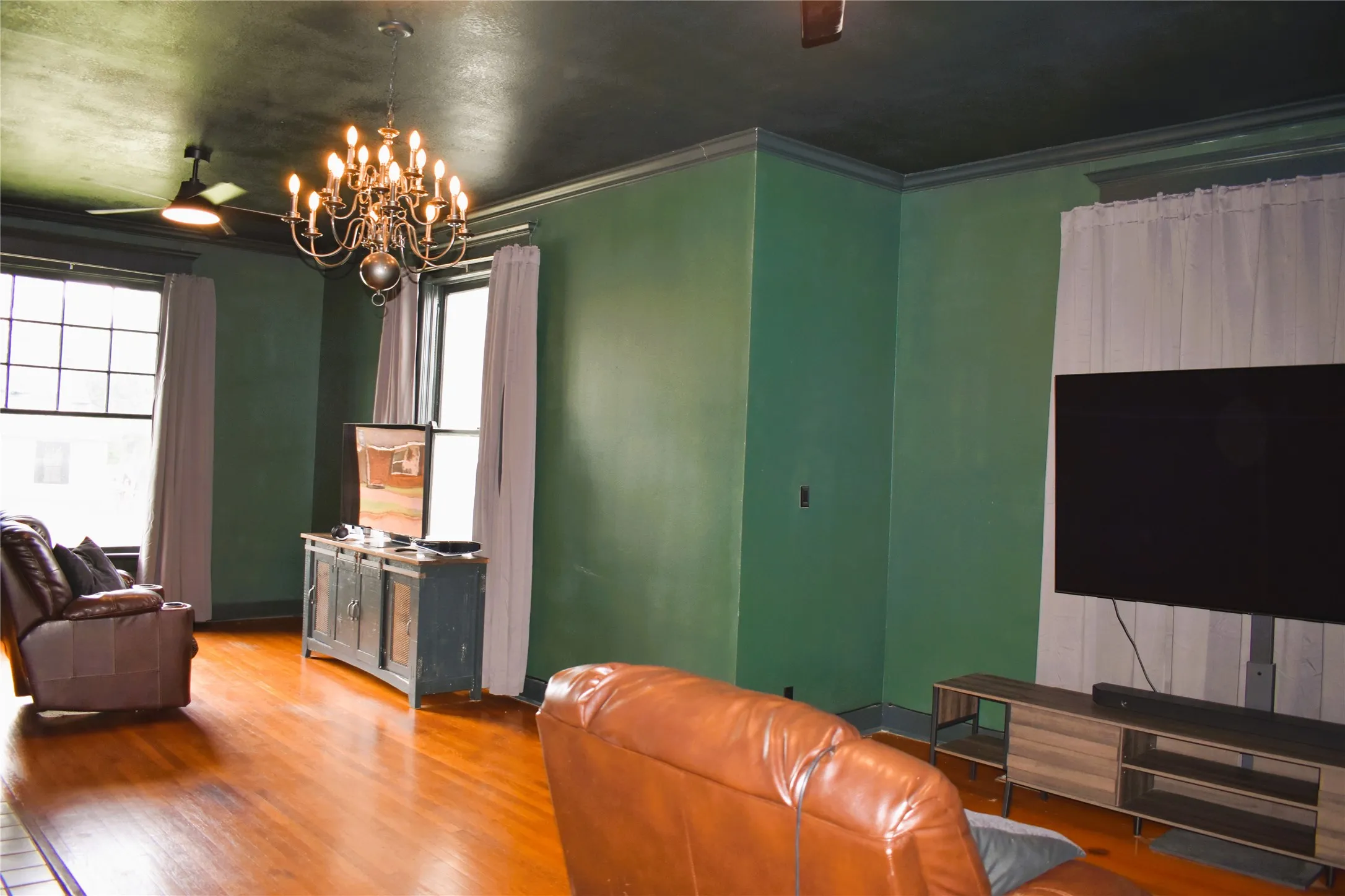 Single Family Residence For Sale in Limestone County , 200 S Canton Street, Mexia, Texas 76667, 3 Bedroom, 4 Bathroom, Garage spaces, 2,968 Sqft, built in 1908, Price $169,500, mls#21320265, Real Estate Agent in Mexia, Homes For Sale in Limestone county, Homes For Sale in Mexia, Realtor in Mexia Texas, Real Estate Brokerage Independent Realty Texas, Luminita Cordes Realtor