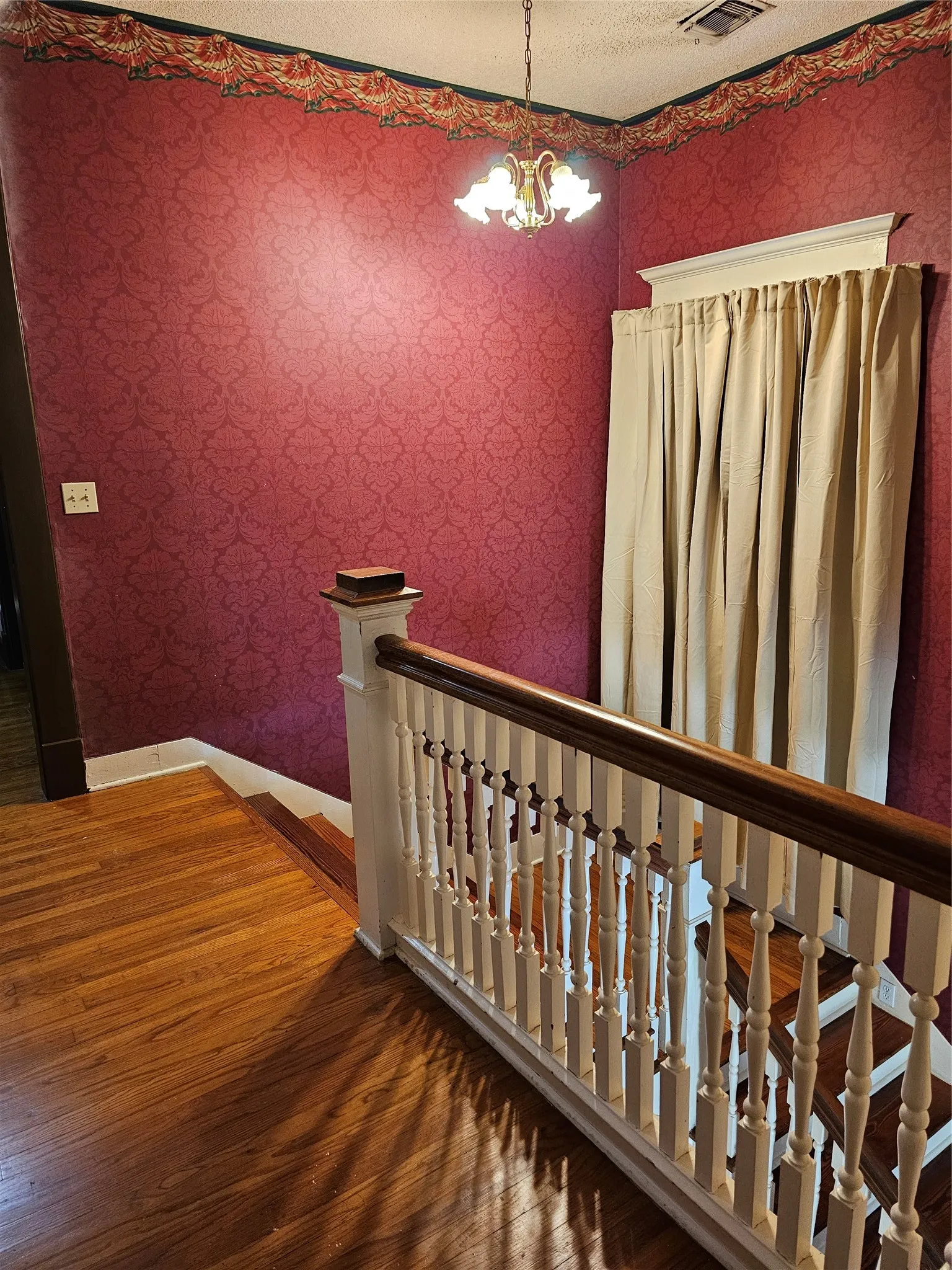 Single Family Residence For Sale in Limestone County , 200 S Canton Street, Mexia, Texas 76667, 3 Bedroom, 4 Bathroom, Garage spaces, 2,968 Sqft, built in 1908, Price $169,500, mls#21320265, Real Estate Agent in Mexia, Homes For Sale in Limestone county, Homes For Sale in Mexia, Realtor in Mexia Texas, Real Estate Brokerage Independent Realty Texas, Luminita Cordes Realtor