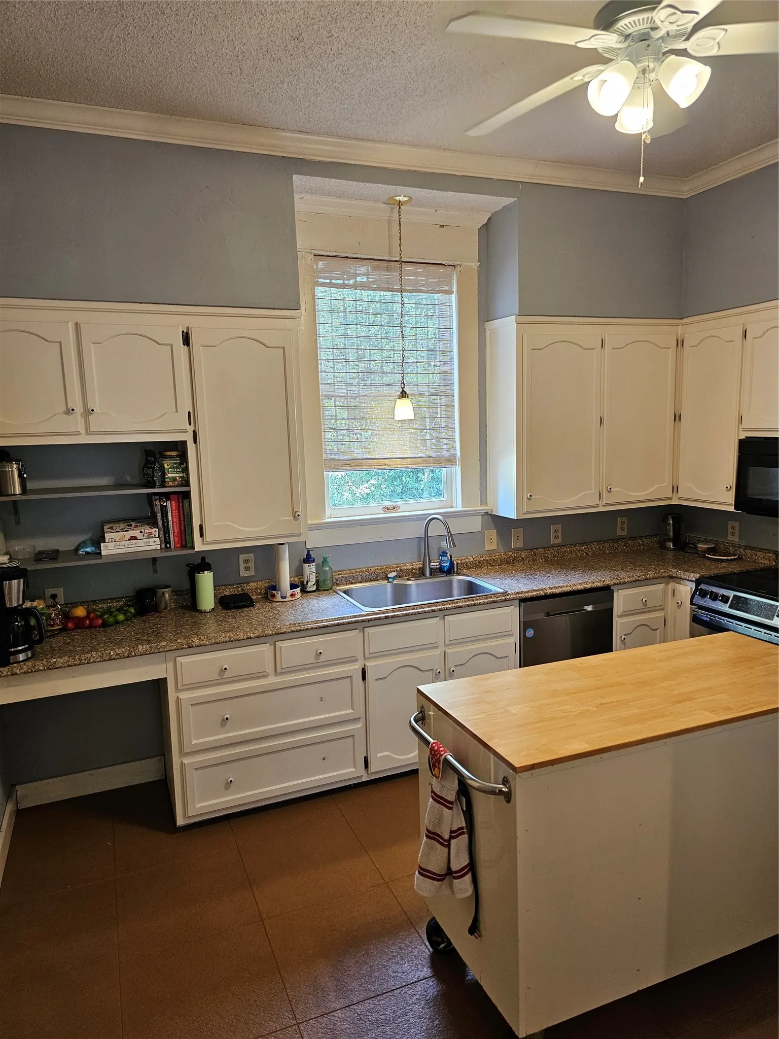 Single Family Residence For Sale in Limestone County , 200 S Canton Street, Mexia, Texas 76667, 3 Bedroom, 4 Bathroom, Garage spaces, 2,968 Sqft, built in 1908, Price $169,500, mls#21320265, Real Estate Agent in Mexia, Homes For Sale in Limestone county, Homes For Sale in Mexia, Realtor in Mexia Texas, Real Estate Brokerage Independent Realty Texas, Luminita Cordes Realtor