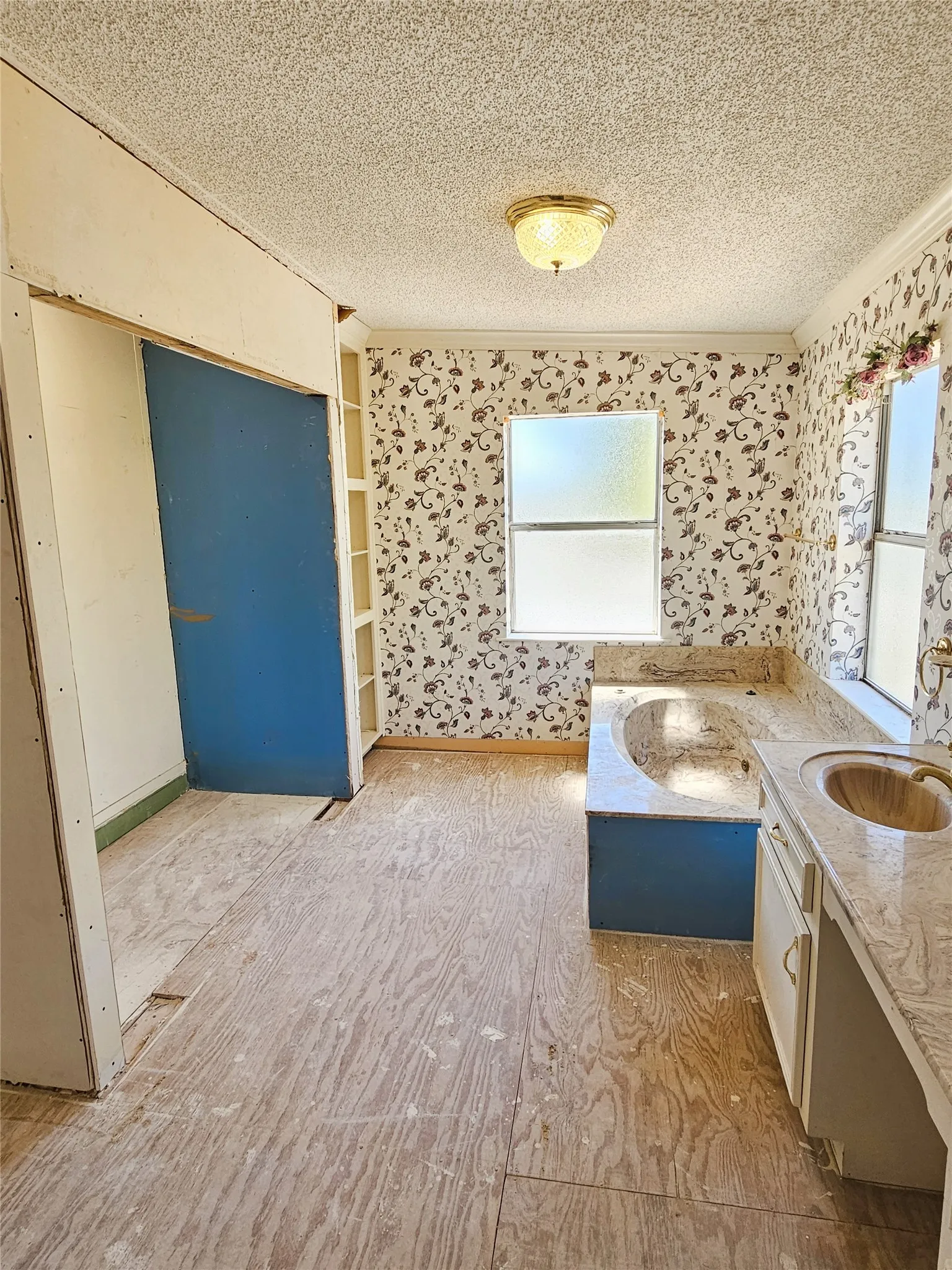 Single Family Residence For Sale in Limestone County , 200 S Canton Street, Mexia, Texas 76667, 3 Bedroom, 4 Bathroom, Garage spaces, 2,968 Sqft, built in 1908, Price $169,500, mls#21320265, Real Estate Agent in Mexia, Homes For Sale in Limestone county, Homes For Sale in Mexia, Realtor in Mexia Texas, Real Estate Brokerage Independent Realty Texas, Luminita Cordes Realtor
