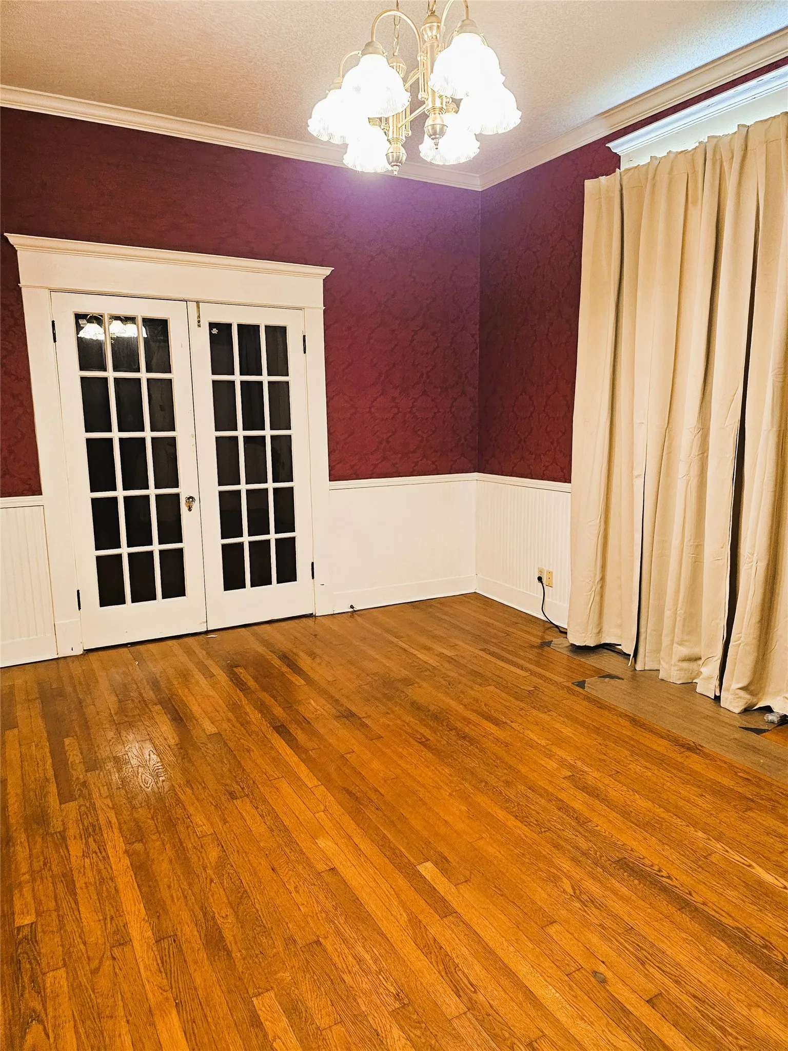 Single Family Residence For Sale in Limestone County , 200 S Canton Street, Mexia, Texas 76667, 3 Bedroom, 4 Bathroom, Garage spaces, 2,968 Sqft, built in 1908, Price $169,500, mls#21320265, Real Estate Agent in Mexia, Homes For Sale in Limestone county, Homes For Sale in Mexia, Realtor in Mexia Texas, Real Estate Brokerage Independent Realty Texas, Luminita Cordes Realtor