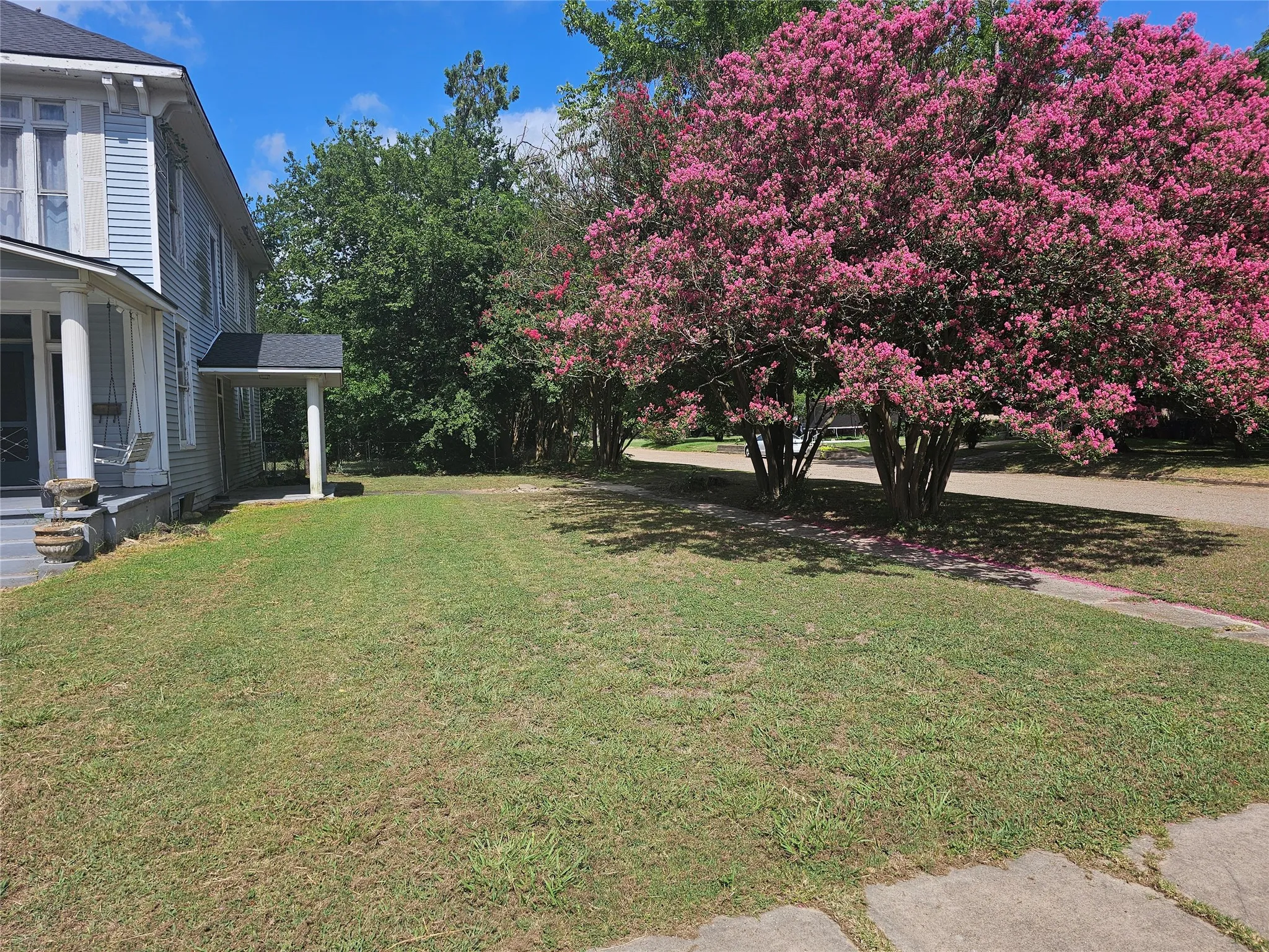Single Family Residence For Sale in Limestone County , 200 S Canton Street, Mexia, Texas 76667, 3 Bedroom, 4 Bathroom, Garage spaces, 2,968 Sqft, built in 1908, Price $169,500, mls#21320265, Real Estate Agent in Mexia, Homes For Sale in Limestone county, Homes For Sale in Mexia, Realtor in Mexia Texas, Real Estate Brokerage Independent Realty Texas, Luminita Cordes Realtor