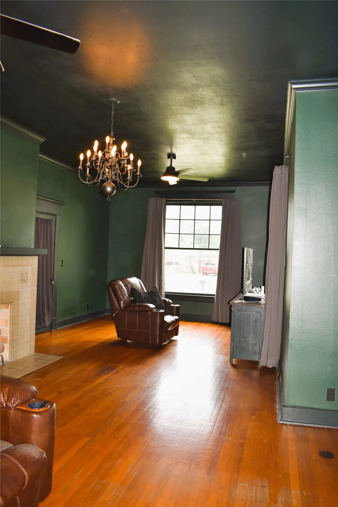 Single Family Residence For Sale in Limestone County , 200 S Canton Street, Mexia, Texas 76667, 3 Bedroom, 4 Bathroom, Garage spaces, 2,968 Sqft, built in 1908, Price $169,500, mls#21320265, Real Estate Agent in Mexia, Homes For Sale in Limestone county, Homes For Sale in Mexia, Realtor in Mexia Texas, Real Estate Brokerage Independent Realty Texas, Luminita Cordes Realtor