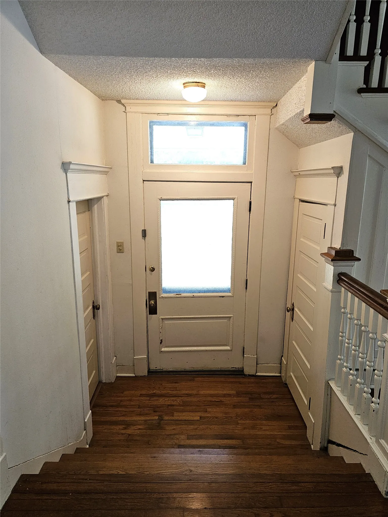 Single Family Residence For Sale in Limestone County , 200 S Canton Street, Mexia, Texas 76667, 3 Bedroom, 4 Bathroom, Garage spaces, 2,968 Sqft, built in 1908, Price $169,500, mls#21320265, Real Estate Agent in Mexia, Homes For Sale in Limestone county, Homes For Sale in Mexia, Realtor in Mexia Texas, Real Estate Brokerage Independent Realty Texas, Luminita Cordes Realtor