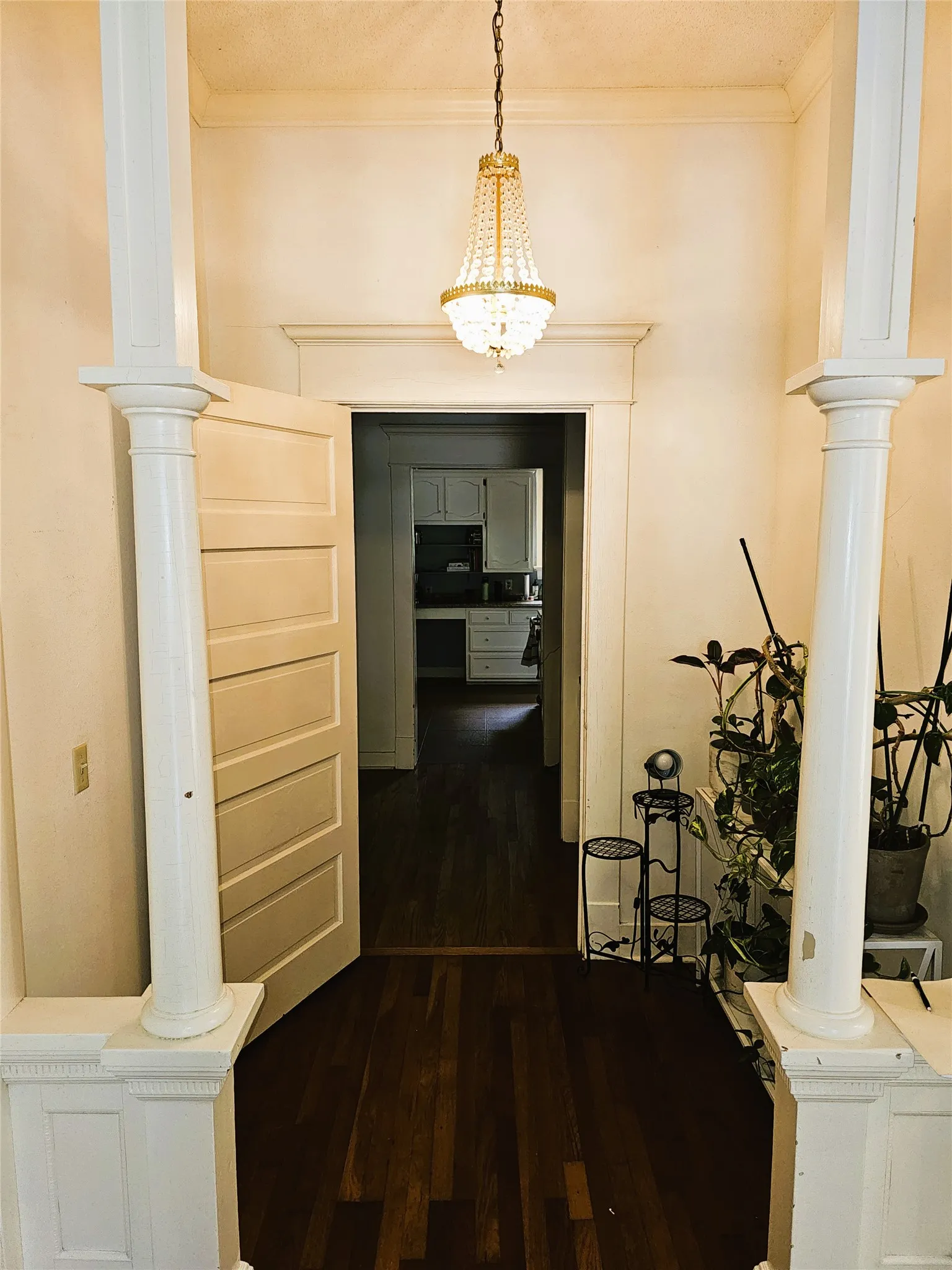 Single Family Residence For Sale in Limestone County , 200 S Canton Street, Mexia, Texas 76667, 3 Bedroom, 4 Bathroom, Garage spaces, 2,968 Sqft, built in 1908, Price $169,500, mls#21320265, Real Estate Agent in Mexia, Homes For Sale in Limestone county, Homes For Sale in Mexia, Realtor in Mexia Texas, Real Estate Brokerage Independent Realty Texas, Luminita Cordes Realtor