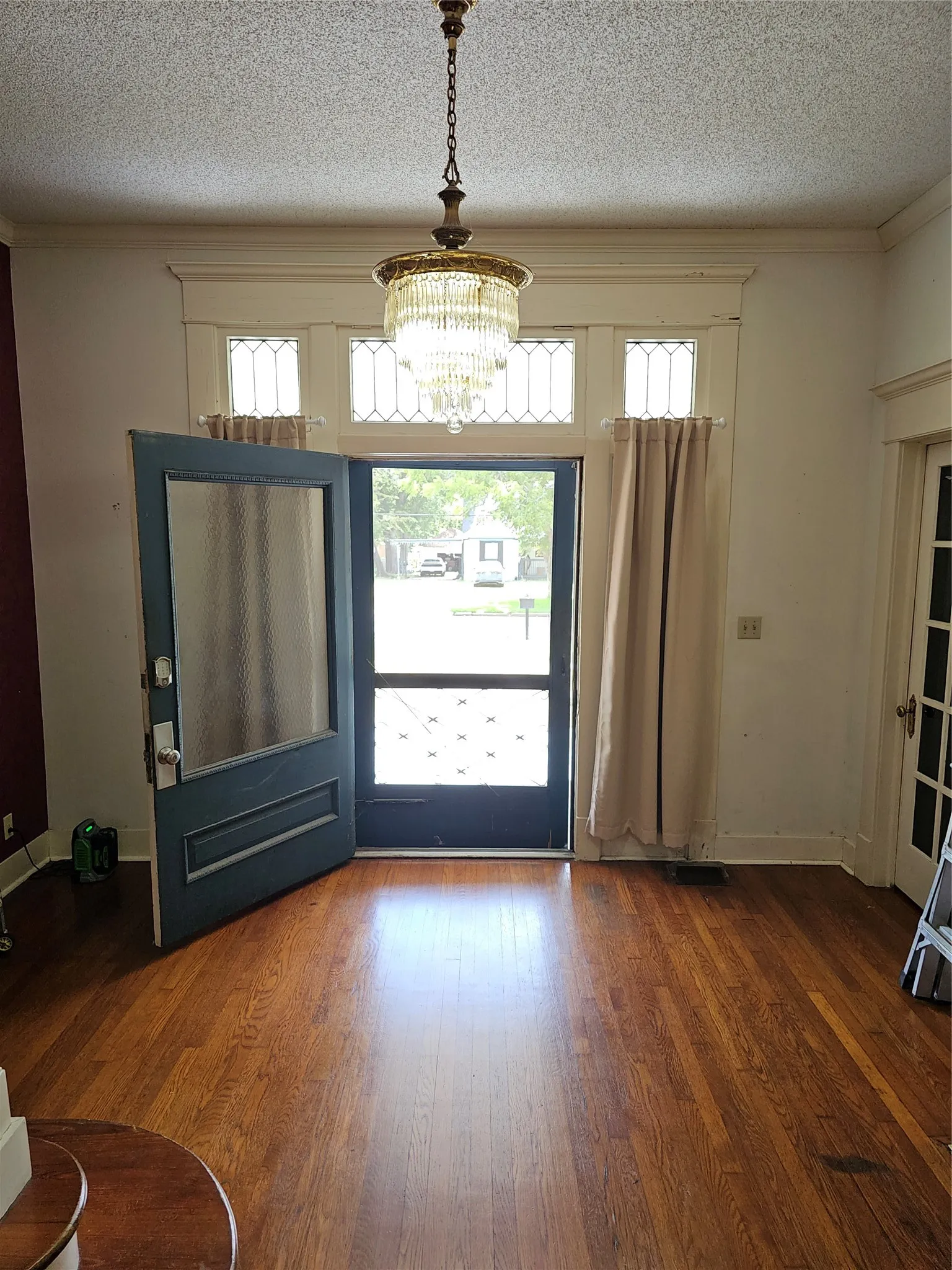 Single Family Residence For Sale in Limestone County , 200 S Canton Street, Mexia, Texas 76667, 3 Bedroom, 4 Bathroom, Garage spaces, 2,968 Sqft, built in 1908, Price $169,500, mls#21320265, Real Estate Agent in Mexia, Homes For Sale in Limestone county, Homes For Sale in Mexia, Realtor in Mexia Texas, Real Estate Brokerage Independent Realty Texas, Luminita Cordes Realtor