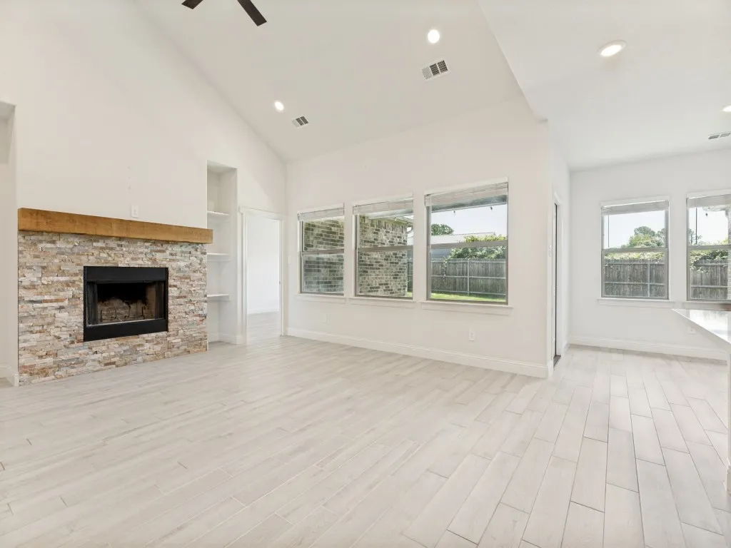 Single Family Residence For Sale in Parker County , 120 Rosemary Drive, Azle, Texas 76020, 3 Bedroom, 3 Bathroom, 3 Garage spaces, 2,036 Sqft, built in 2021, mls#21322187, Real Estate Agent in Azle, Homes For Sale in Parker county, Homes For Sale in Azle, Realtor in Azle Texas, Real Estate Brokerage Independent Realty Texas, Luminita Cordes Realtor