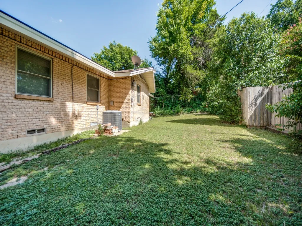 Single Family Residence For Sale in Dallas County , 5511 Singing Hills Drive, Dallas, Texas 75241, 3 Bedroom, 2 Bathroom, 2 Garage spaces, 1,839 Sqft, built in 1957, mls#21296114, Real Estate Agent in Dallas, Homes For Sale in Dallas county, Homes For Sale in Dallas, Realtor in Dallas Texas, Real Estate Brokerage Independent Realty Texas, Luminita Cordes Realtor