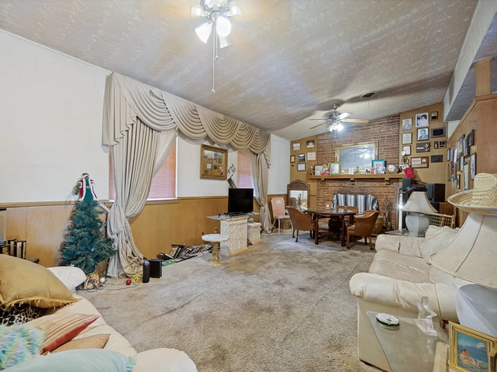 Single Family Residence For Sale in Dallas County , 5511 Singing Hills Drive, Dallas, Texas 75241, 3 Bedroom, 2 Bathroom, 2 Garage spaces, 1,839 Sqft, built in 1957, mls#21296114, Real Estate Agent in Dallas, Homes For Sale in Dallas county, Homes For Sale in Dallas, Realtor in Dallas Texas, Real Estate Brokerage Independent Realty Texas, Luminita Cordes Realtor