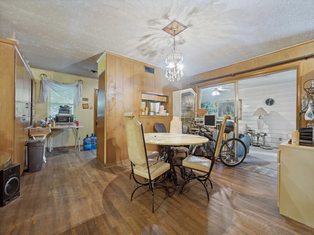 Single Family Residence For Sale in Dallas County , 5511 Singing Hills Drive, Dallas, Texas 75241, 3 Bedroom, 2 Bathroom, 2 Garage spaces, 1,839 Sqft, built in 1957, mls#21296114, Real Estate Agent in Dallas, Homes For Sale in Dallas county, Homes For Sale in Dallas, Realtor in Dallas Texas, Real Estate Brokerage Independent Realty Texas, Luminita Cordes Realtor