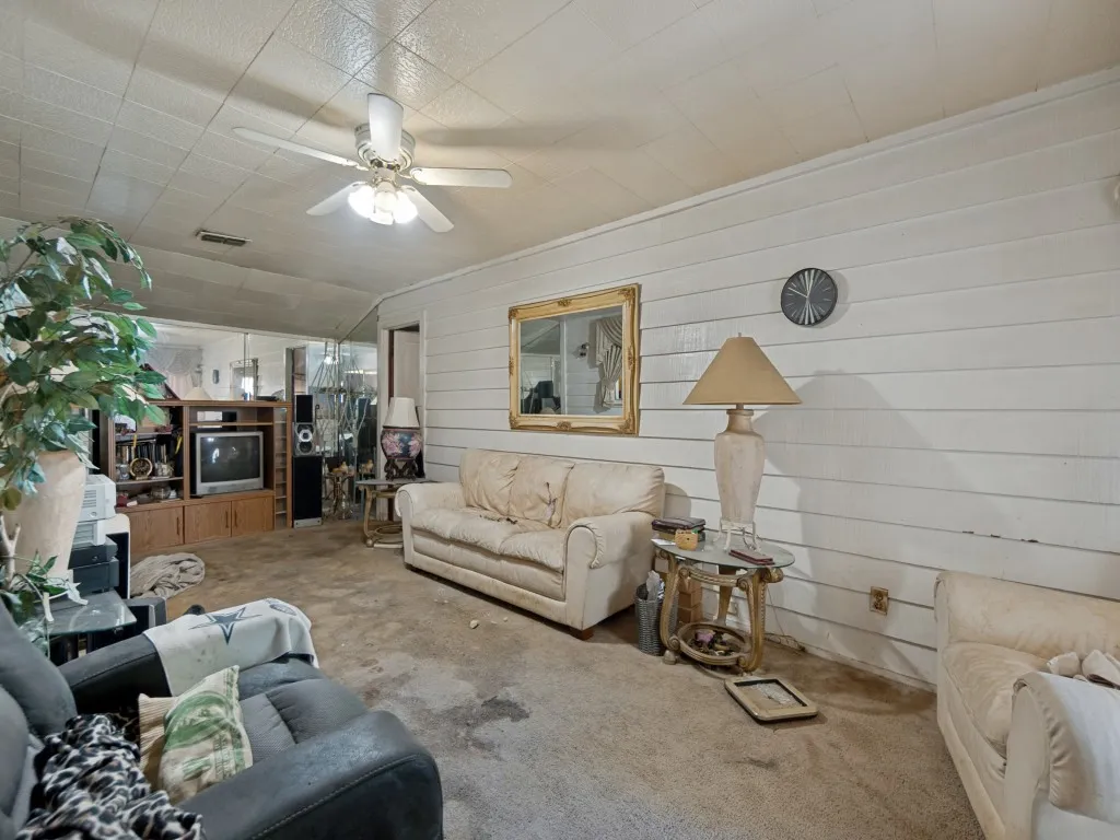Single Family Residence For Sale in Dallas County , 5511 Singing Hills Drive, Dallas, Texas 75241, 3 Bedroom, 2 Bathroom, 2 Garage spaces, 1,839 Sqft, built in 1957, mls#21296114, Real Estate Agent in Dallas, Homes For Sale in Dallas county, Homes For Sale in Dallas, Realtor in Dallas Texas, Real Estate Brokerage Independent Realty Texas, Luminita Cordes Realtor