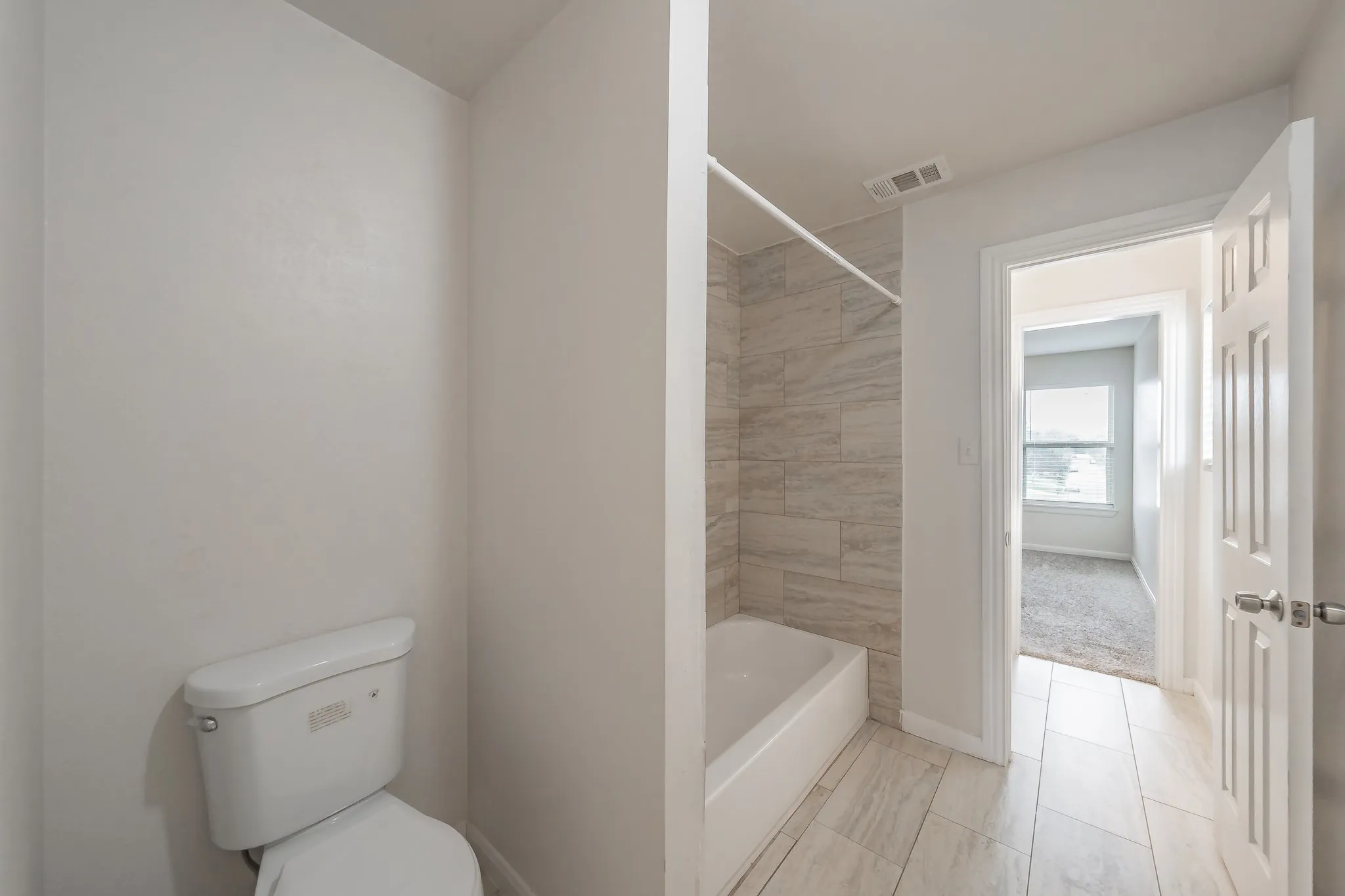The bath tub / shower has doors to close off from each side.