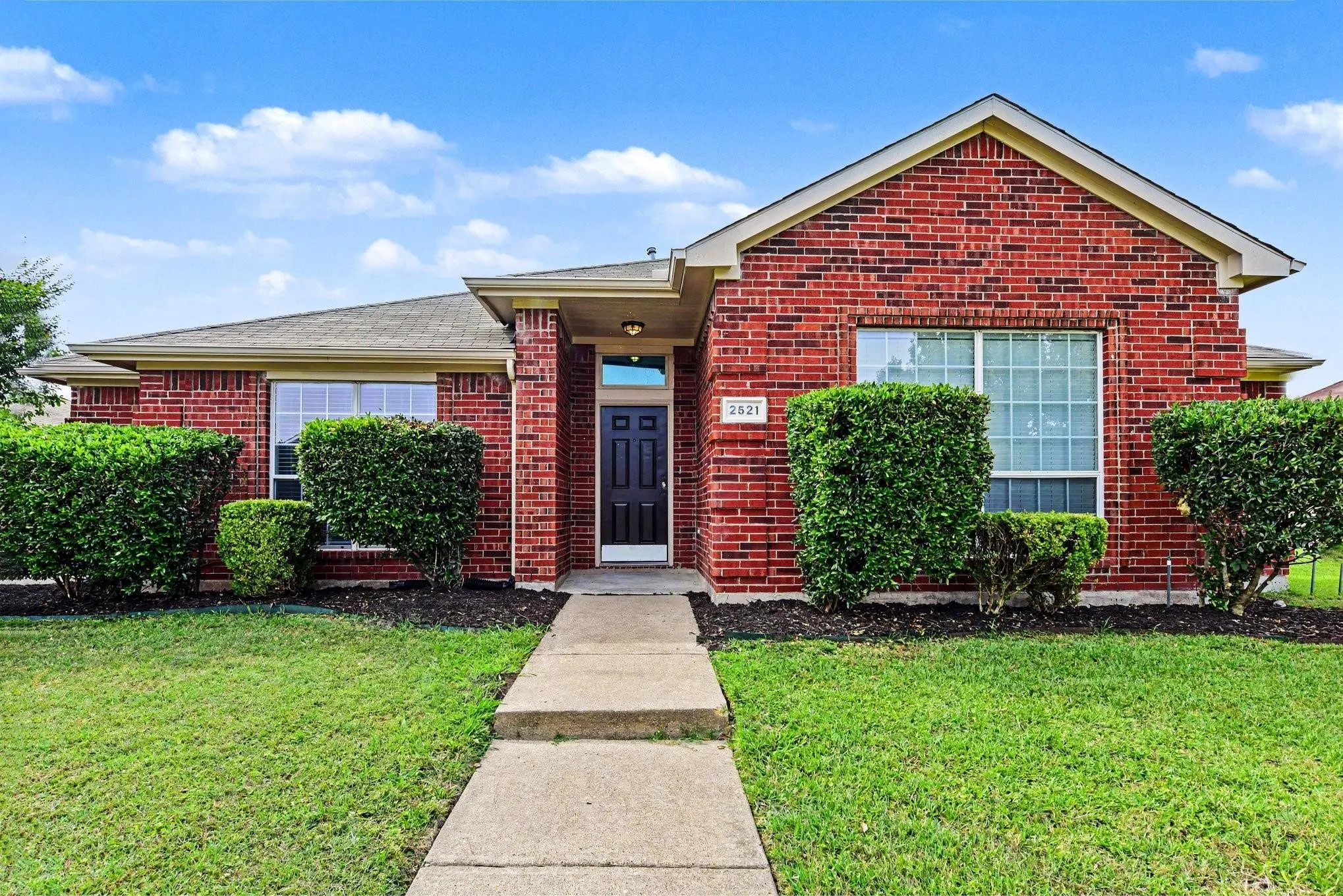 Single Family Residence For Rent in Dallas County , 2521 Ash Creek, Mesquite, Texas 75181, 3 Bedroom, 2 Bathroom, 2 Garage spaces, 1,512 Sqft, built in 1997, mls#21316222, Real Estate Agent in Mesquite, Homes For Rent in Dallas county, Homes For Rent in Mesquite, Realtor in Mesquite Texas, Real Estate Brokerage Independent Realty Texas, Luminita Cordes Realtor