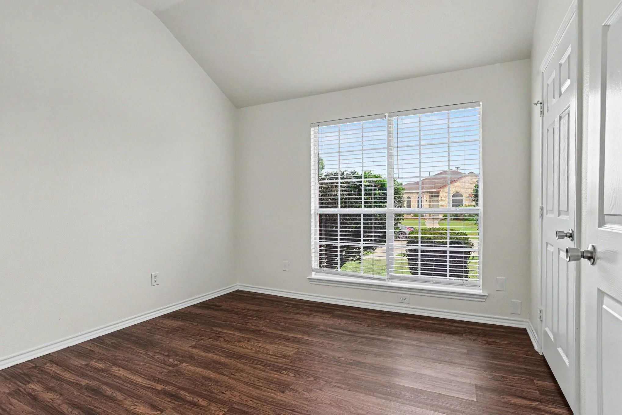 Single Family Residence For Rent in Dallas County , 2521 Ash Creek, Mesquite, Texas 75181, 3 Bedroom, 2 Bathroom, 2 Garage spaces, 1,512 Sqft, built in 1997, mls#21316222, Real Estate Agent in Mesquite, Homes For Rent in Dallas county, Homes For Rent in Mesquite, Realtor in Mesquite Texas, Real Estate Brokerage Independent Realty Texas, Luminita Cordes Realtor