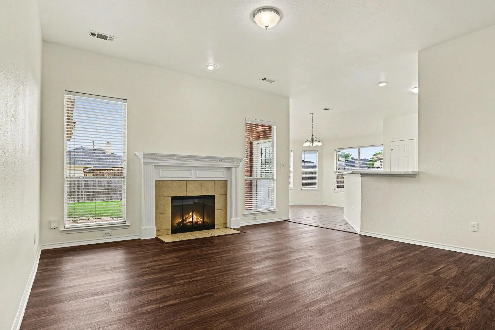 Single Family Residence For Rent in Dallas County , 2521 Ash Creek, Mesquite, Texas 75181, 3 Bedroom, 2 Bathroom, 2 Garage spaces, 1,512 Sqft, built in 1997, mls#21316222, Real Estate Agent in Mesquite, Homes For Rent in Dallas county, Homes For Rent in Mesquite, Realtor in Mesquite Texas, Real Estate Brokerage Independent Realty Texas, Luminita Cordes Realtor