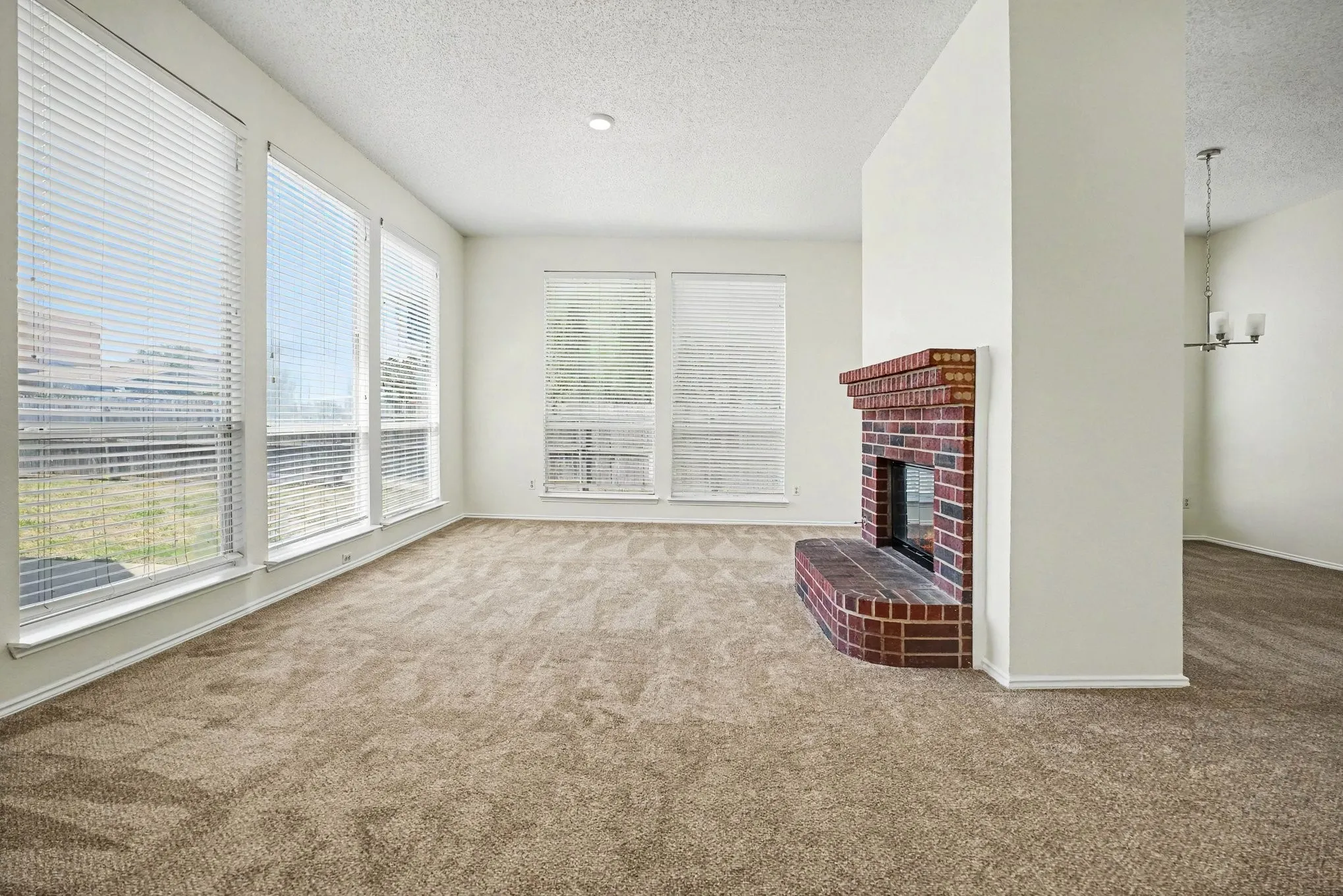 Single Family Residence For Sale in Dallas County , 2514 Decoy Drive, Mesquite, Texas 75181, 4 Bedroom, 2 Bathroom, 2 Garage spaces, 1,778 Sqft, built in 1998, mls#21312802, Real Estate Agent in Mesquite, Homes For Sale in Dallas county, Homes For Sale in Mesquite, Realtor in Mesquite Texas, Real Estate Brokerage Independent Realty Texas, Luminita Cordes Realtor