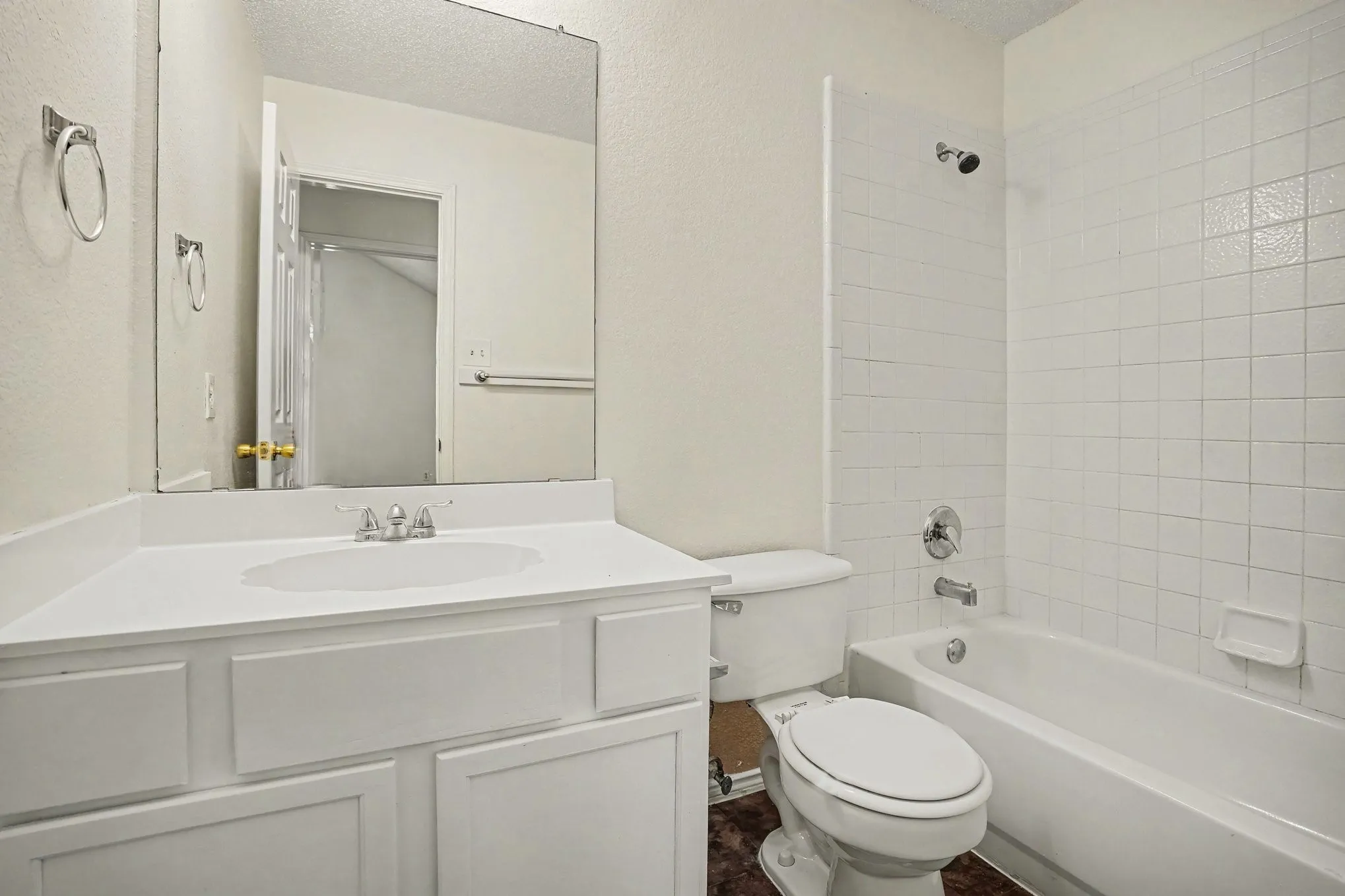 Single Family Residence For Sale in Dallas County , 2514 Decoy Drive, Mesquite, Texas 75181, 4 Bedroom, 2 Bathroom, 2 Garage spaces, 1,778 Sqft, built in 1998, mls#21312802, Real Estate Agent in Mesquite, Homes For Sale in Dallas county, Homes For Sale in Mesquite, Realtor in Mesquite Texas, Real Estate Brokerage Independent Realty Texas, Luminita Cordes Realtor