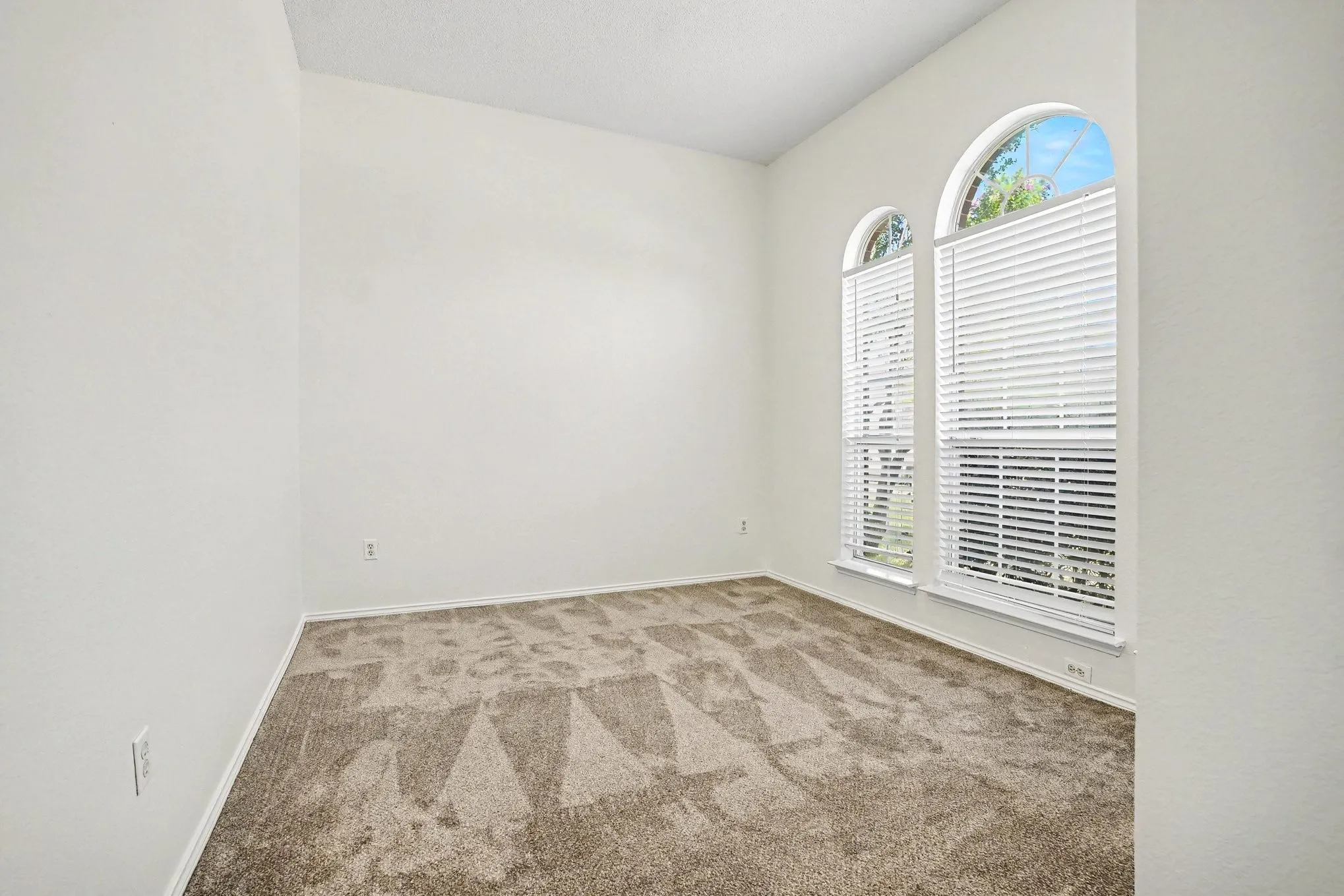 Single Family Residence For Sale in Dallas County , 2514 Decoy Drive, Mesquite, Texas 75181, 4 Bedroom, 2 Bathroom, 2 Garage spaces, 1,778 Sqft, built in 1998, mls#21312802, Real Estate Agent in Mesquite, Homes For Sale in Dallas county, Homes For Sale in Mesquite, Realtor in Mesquite Texas, Real Estate Brokerage Independent Realty Texas, Luminita Cordes Realtor