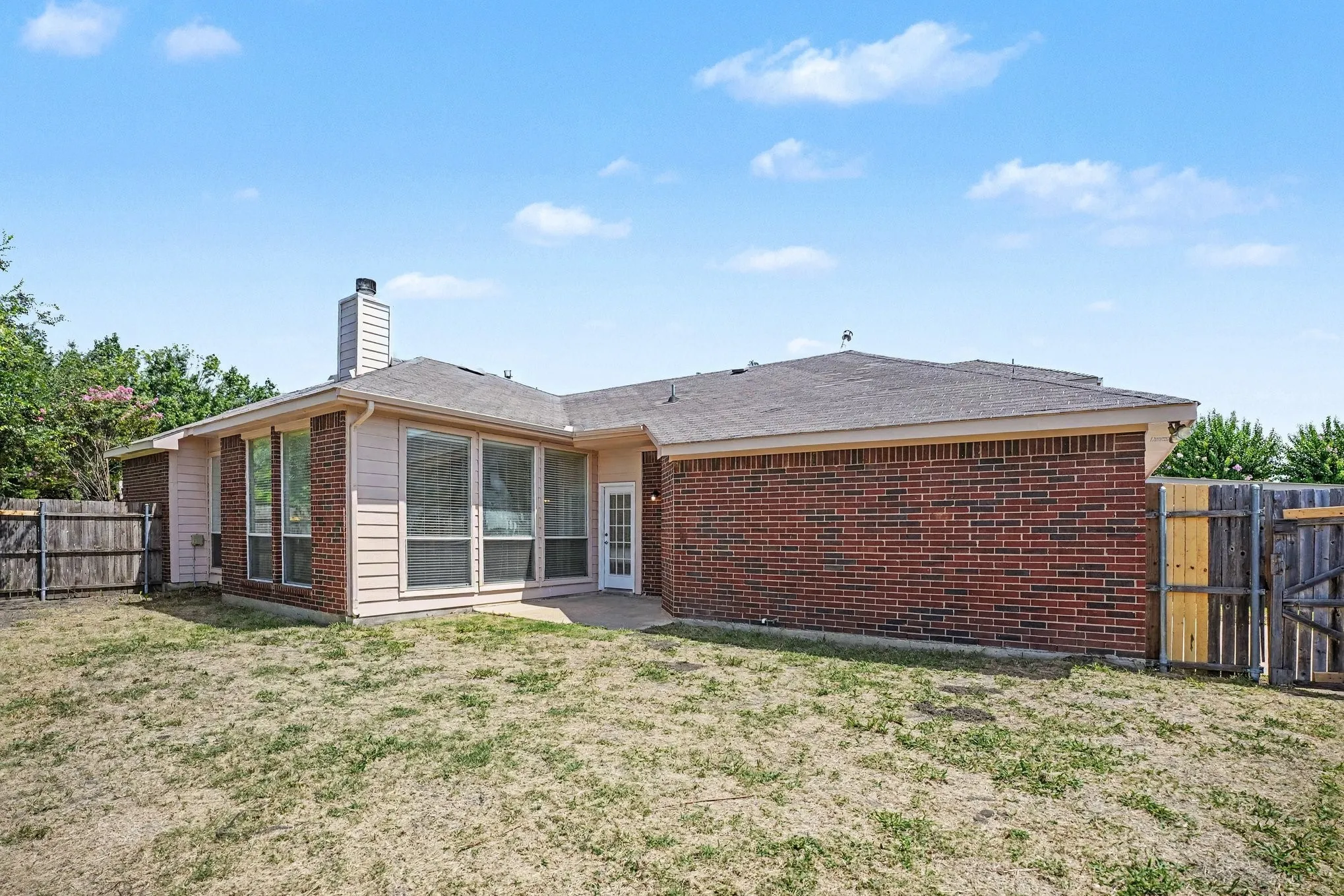 Single Family Residence For Sale in Dallas County , 2514 Decoy Drive, Mesquite, Texas 75181, 4 Bedroom, 2 Bathroom, 2 Garage spaces, 1,778 Sqft, built in 1998, mls#21312802, Real Estate Agent in Mesquite, Homes For Sale in Dallas county, Homes For Sale in Mesquite, Realtor in Mesquite Texas, Real Estate Brokerage Independent Realty Texas, Luminita Cordes Realtor