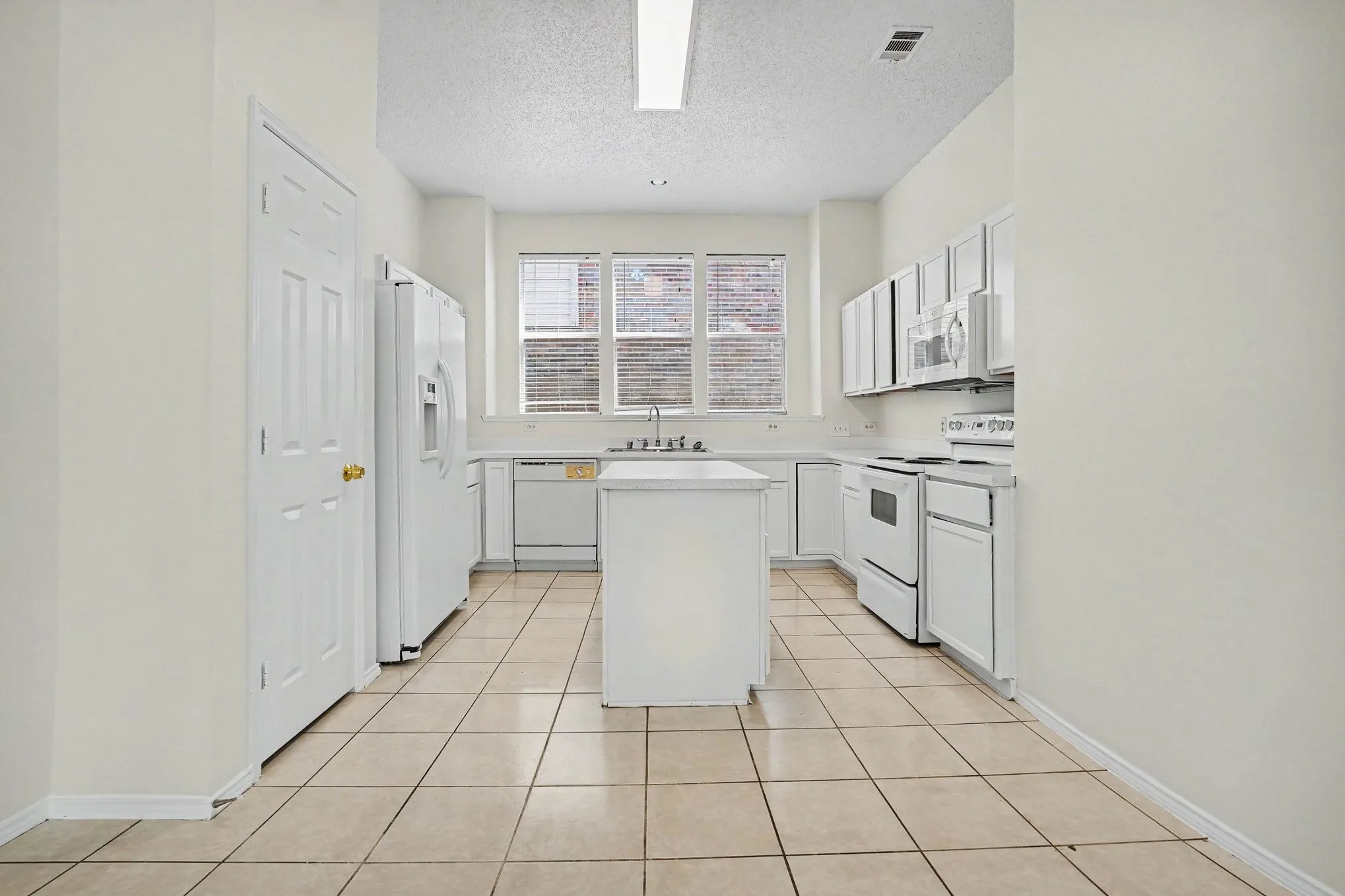 Single Family Residence For Sale in Dallas County , 2514 Decoy Drive, Mesquite, Texas 75181, 4 Bedroom, 2 Bathroom, 2 Garage spaces, 1,778 Sqft, built in 1998, mls#21312802, Real Estate Agent in Mesquite, Homes For Sale in Dallas county, Homes For Sale in Mesquite, Realtor in Mesquite Texas, Real Estate Brokerage Independent Realty Texas, Luminita Cordes Realtor