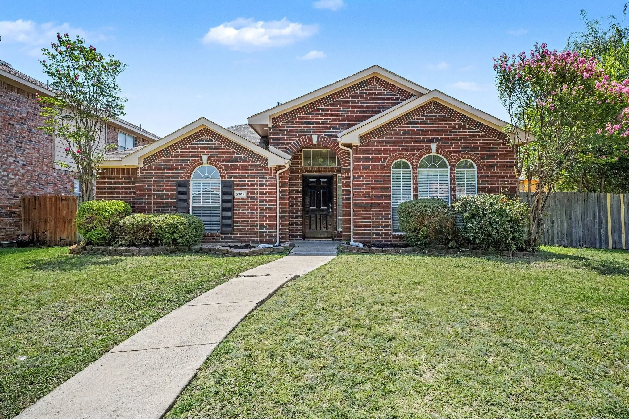 Single Family Residence For Sale in Dallas County , 2514 Decoy Drive, Mesquite, Texas 75181, 4 Bedroom, 2 Bathroom, 2 Garage spaces, 1,778 Sqft, built in 1998, mls#21312802, Real Estate Agent in Mesquite, Homes For Sale in Dallas county, Homes For Sale in Mesquite, Realtor in Mesquite Texas, Real Estate Brokerage Independent Realty Texas, Luminita Cordes Realtor
