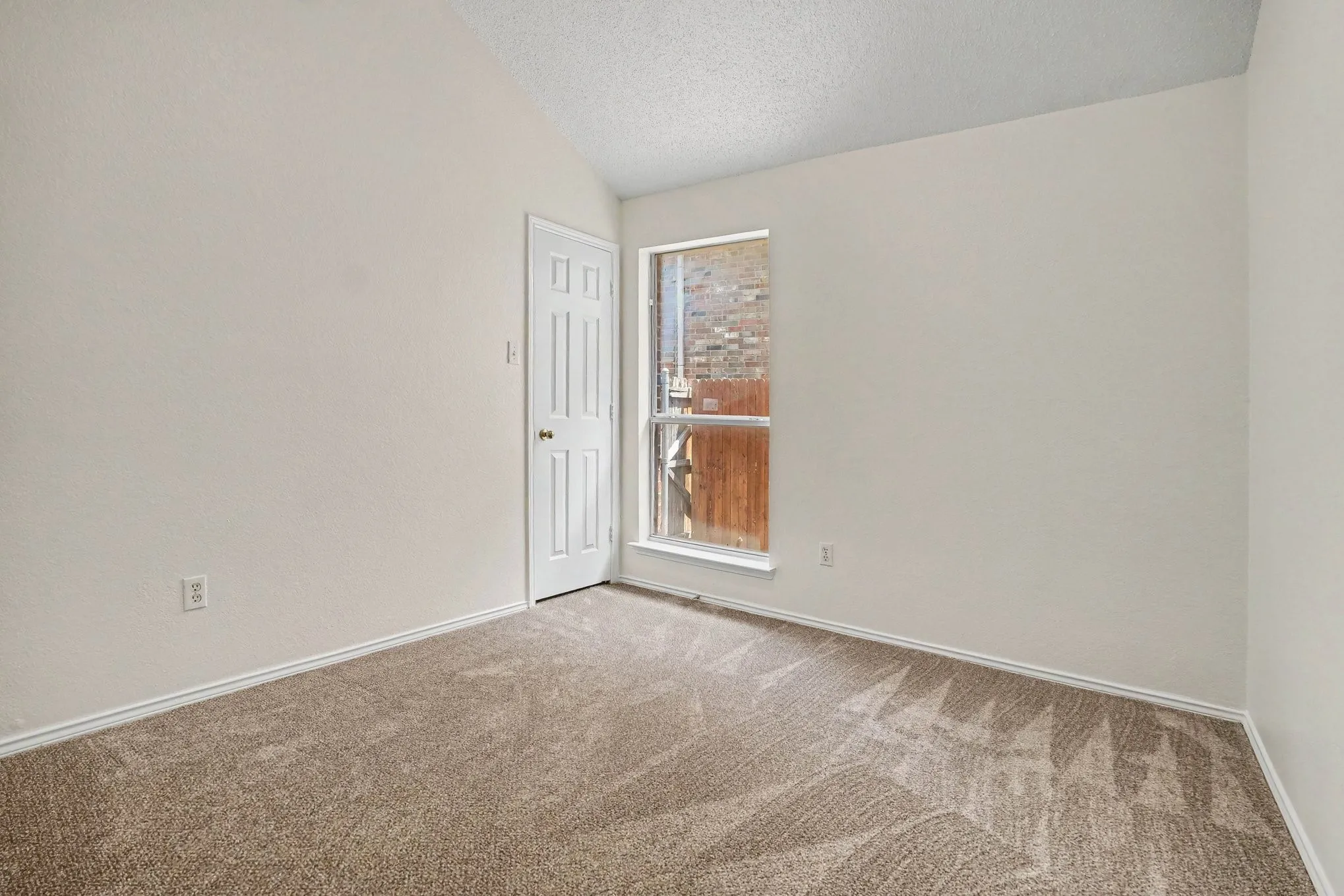 Single Family Residence For Sale in Dallas County , 2514 Decoy Drive, Mesquite, Texas 75181, 4 Bedroom, 2 Bathroom, 2 Garage spaces, 1,778 Sqft, built in 1998, mls#21312802, Real Estate Agent in Mesquite, Homes For Sale in Dallas county, Homes For Sale in Mesquite, Realtor in Mesquite Texas, Real Estate Brokerage Independent Realty Texas, Luminita Cordes Realtor