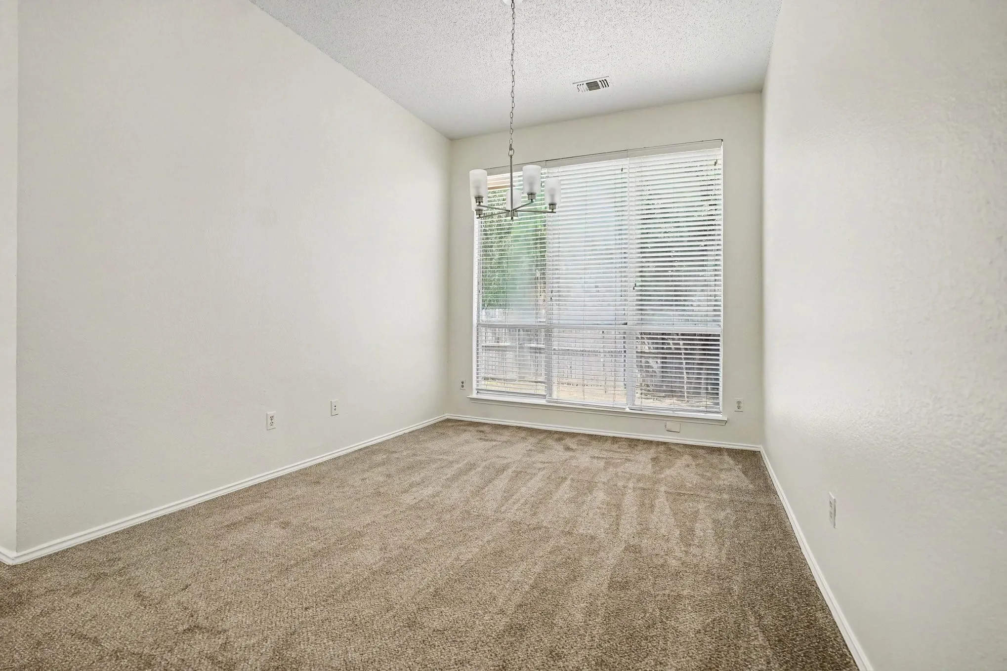 Single Family Residence For Sale in Dallas County , 2514 Decoy Drive, Mesquite, Texas 75181, 4 Bedroom, 2 Bathroom, 2 Garage spaces, 1,778 Sqft, built in 1998, mls#21312802, Real Estate Agent in Mesquite, Homes For Sale in Dallas county, Homes For Sale in Mesquite, Realtor in Mesquite Texas, Real Estate Brokerage Independent Realty Texas, Luminita Cordes Realtor