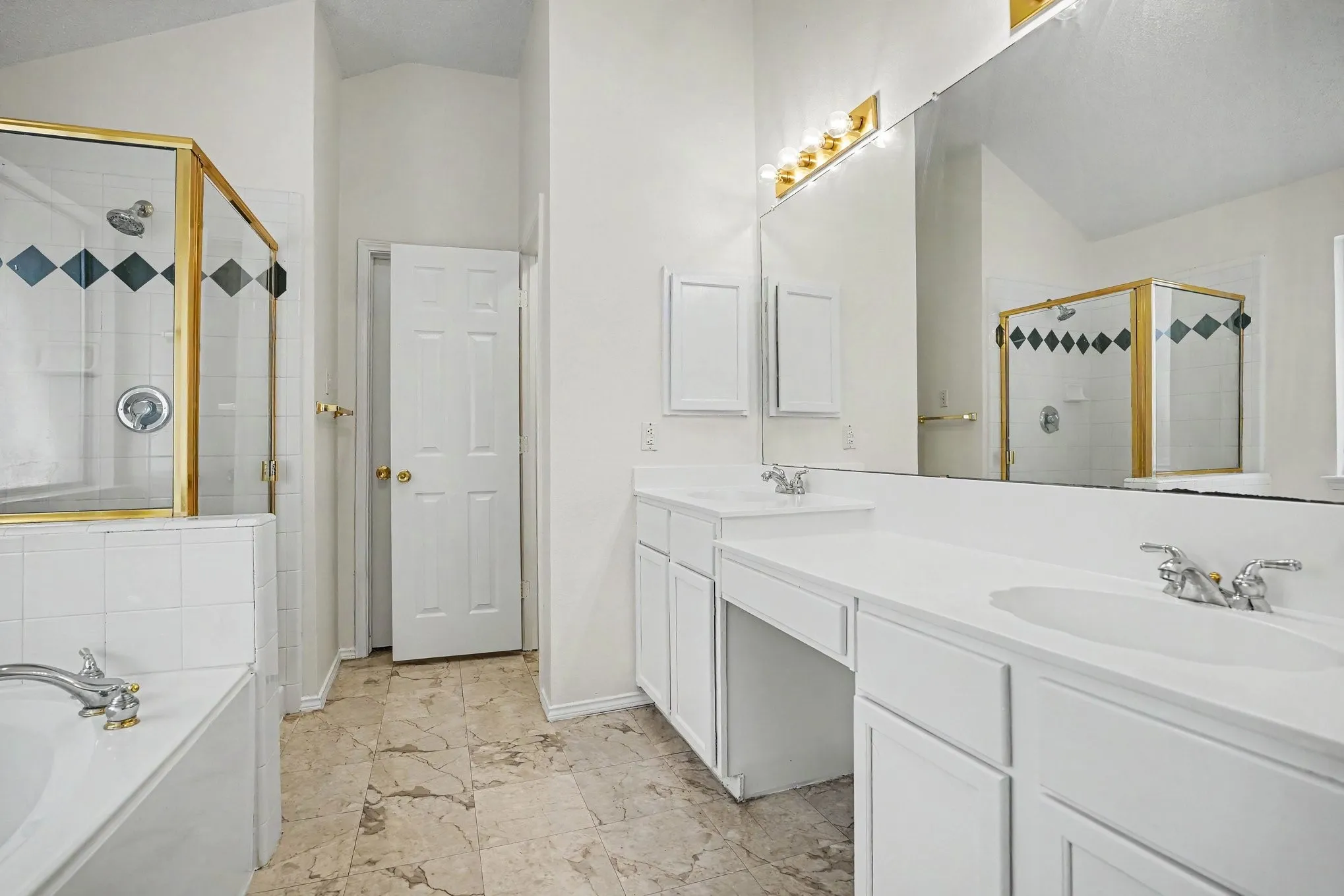 Single Family Residence For Sale in Dallas County , 2514 Decoy Drive, Mesquite, Texas 75181, 4 Bedroom, 2 Bathroom, 2 Garage spaces, 1,778 Sqft, built in 1998, mls#21312802, Real Estate Agent in Mesquite, Homes For Sale in Dallas county, Homes For Sale in Mesquite, Realtor in Mesquite Texas, Real Estate Brokerage Independent Realty Texas, Luminita Cordes Realtor