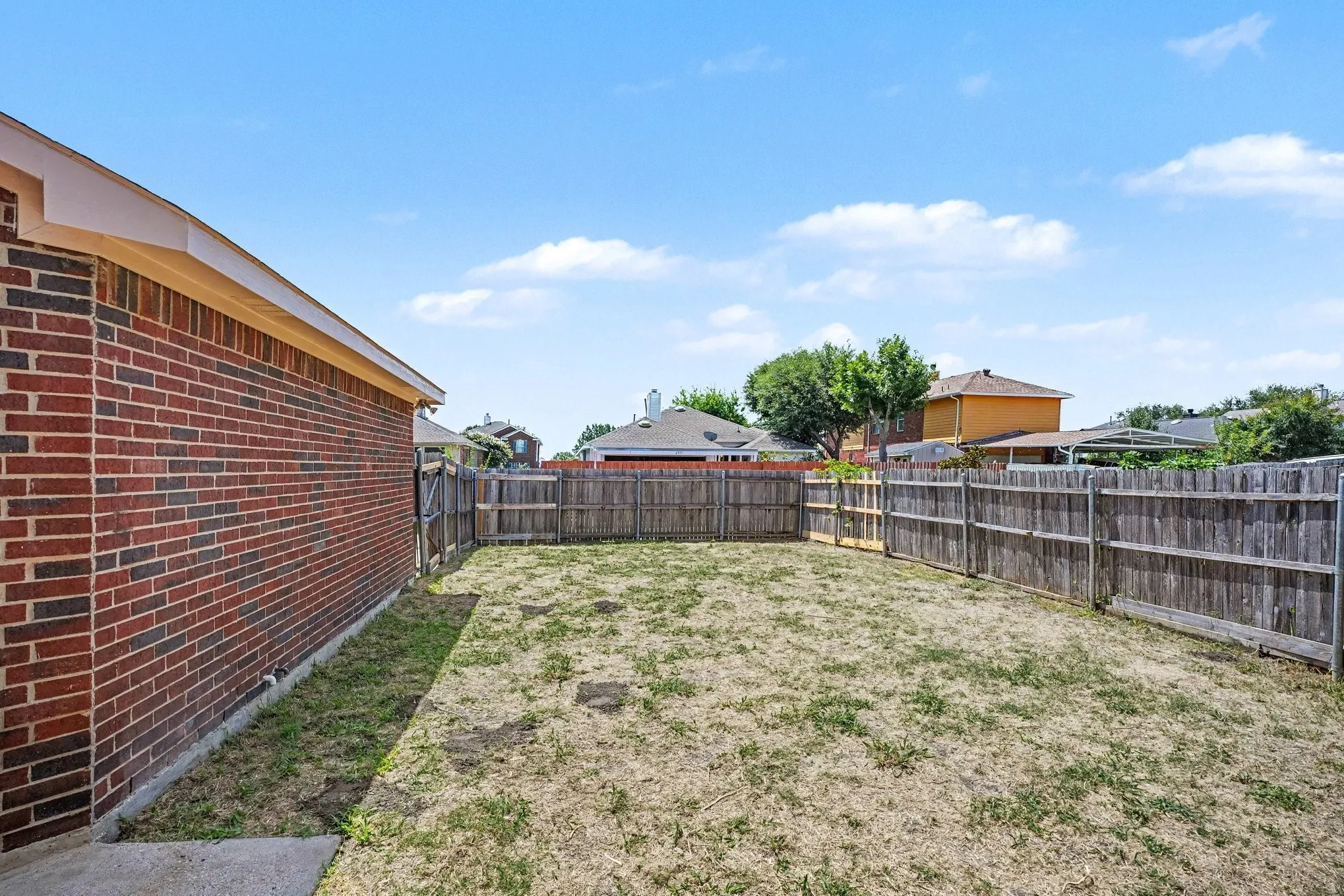Single Family Residence For Sale in Dallas County , 2514 Decoy Drive, Mesquite, Texas 75181, 4 Bedroom, 2 Bathroom, 2 Garage spaces, 1,778 Sqft, built in 1998, mls#21312802, Real Estate Agent in Mesquite, Homes For Sale in Dallas county, Homes For Sale in Mesquite, Realtor in Mesquite Texas, Real Estate Brokerage Independent Realty Texas, Luminita Cordes Realtor