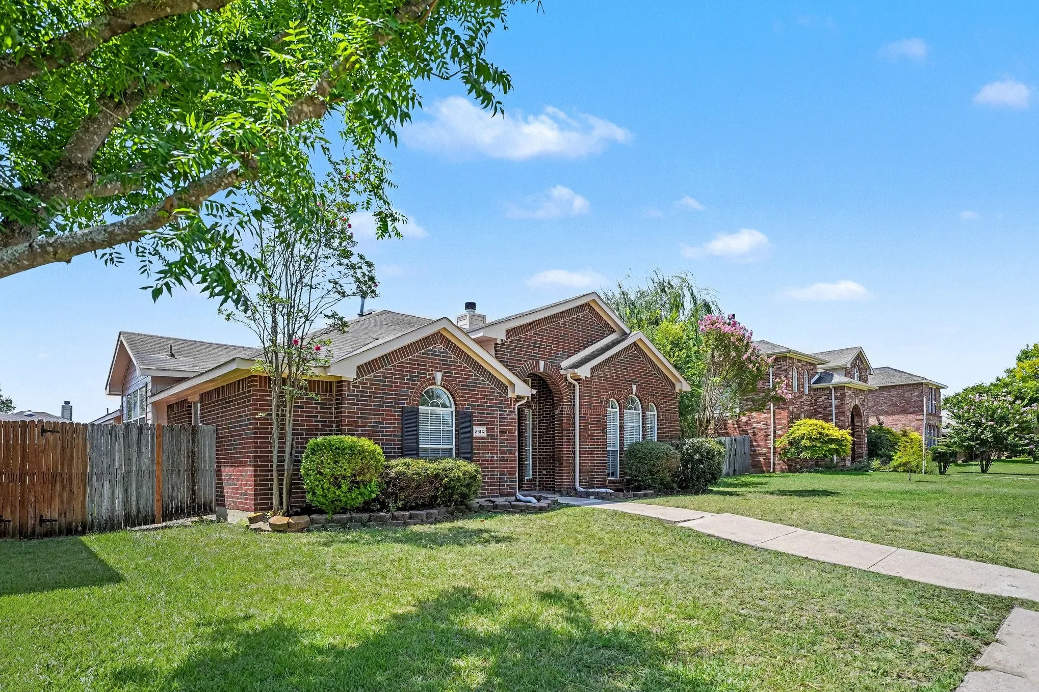 Single Family Residence For Sale in Dallas County , 2514 Decoy Drive, Mesquite, Texas 75181, 4 Bedroom, 2 Bathroom, 2 Garage spaces, 1,778 Sqft, built in 1998, mls#21312802, Real Estate Agent in Mesquite, Homes For Sale in Dallas county, Homes For Sale in Mesquite, Realtor in Mesquite Texas, Real Estate Brokerage Independent Realty Texas, Luminita Cordes Realtor