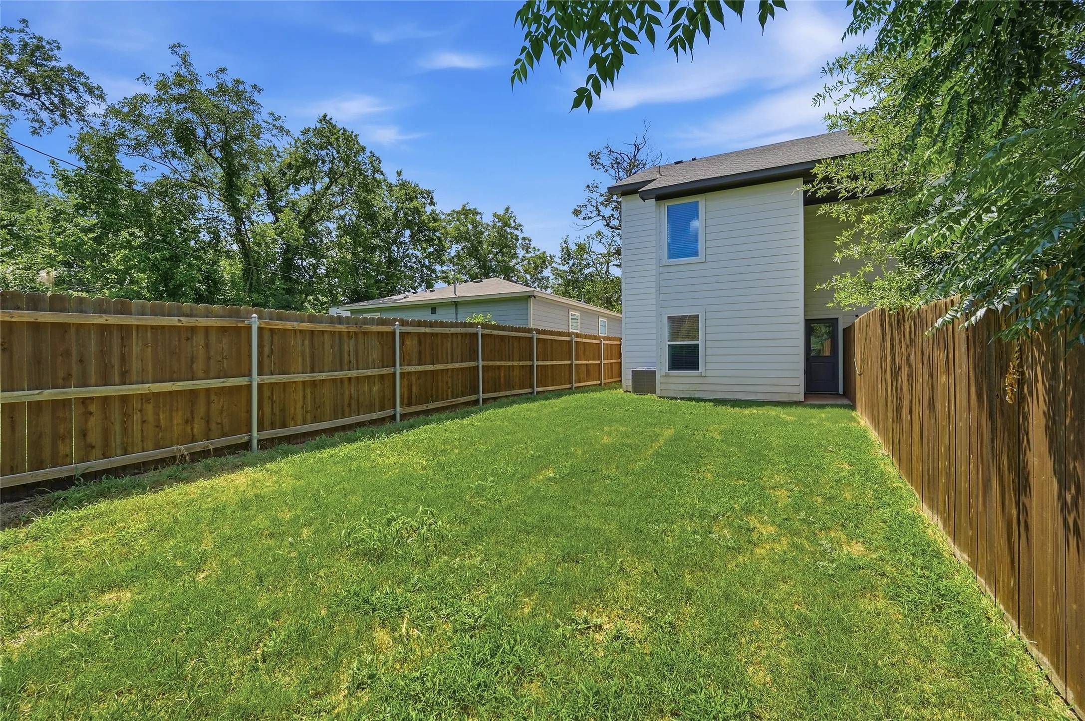Duplex For Rent in Grayson County , 227 W Bond Street, Denison, Texas 75020, 3 Bedroom, 3 Bathroom, Garage spaces, 1,452 Sqft, built in 2022, mls#21322316, Real Estate Agent in Denison, Homes For Rent in Grayson county, Homes For Rent in Denison, Realtor in Denison Texas, Real Estate Brokerage Independent Realty Texas, Luminita Cordes Realtor