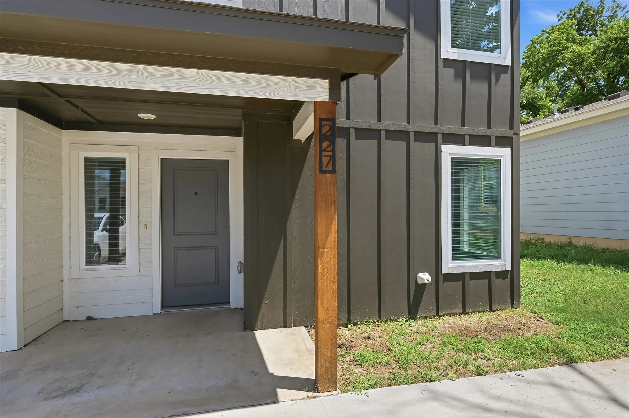 Duplex For Rent in Grayson County , 227 W Bond Street, Denison, Texas 75020, 3 Bedroom, 3 Bathroom, Garage spaces, 1,452 Sqft, built in 2022, mls#21322316, Real Estate Agent in Denison, Homes For Rent in Grayson county, Homes For Rent in Denison, Realtor in Denison Texas, Real Estate Brokerage Independent Realty Texas, Luminita Cordes Realtor