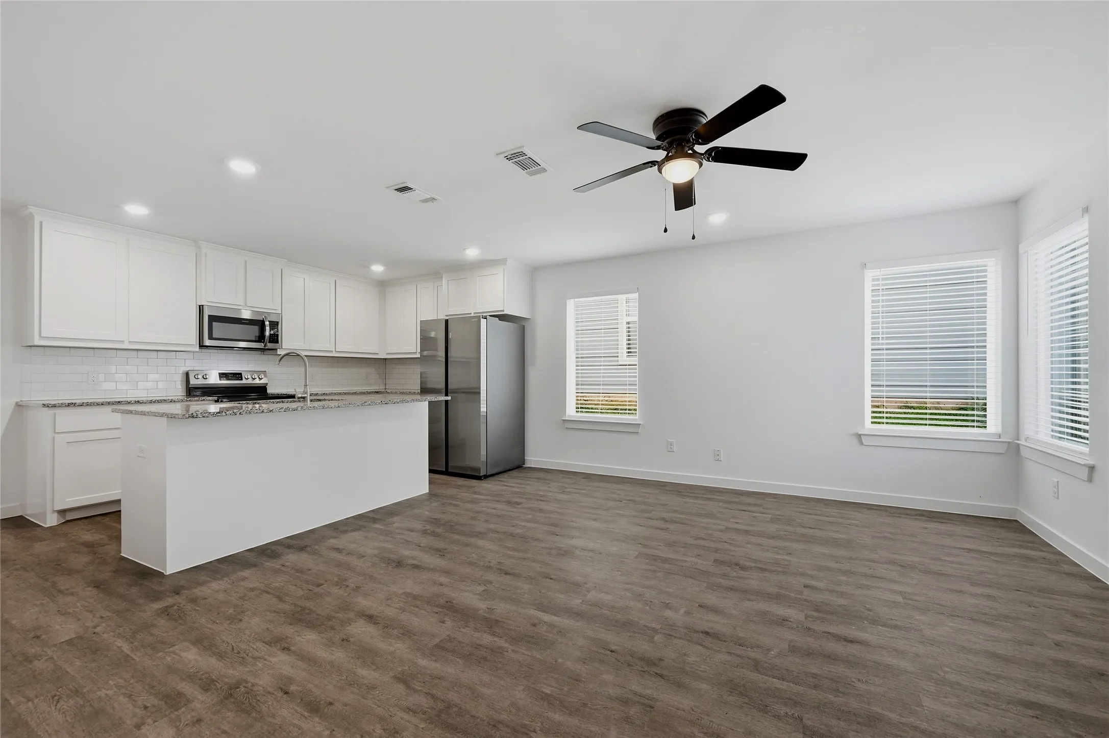 Duplex For Rent in Grayson County , 227 W Bond Street, Denison, Texas 75020, 3 Bedroom, 3 Bathroom, Garage spaces, 1,452 Sqft, built in 2022, mls#21322316, Real Estate Agent in Denison, Homes For Rent in Grayson county, Homes For Rent in Denison, Realtor in Denison Texas, Real Estate Brokerage Independent Realty Texas, Luminita Cordes Realtor