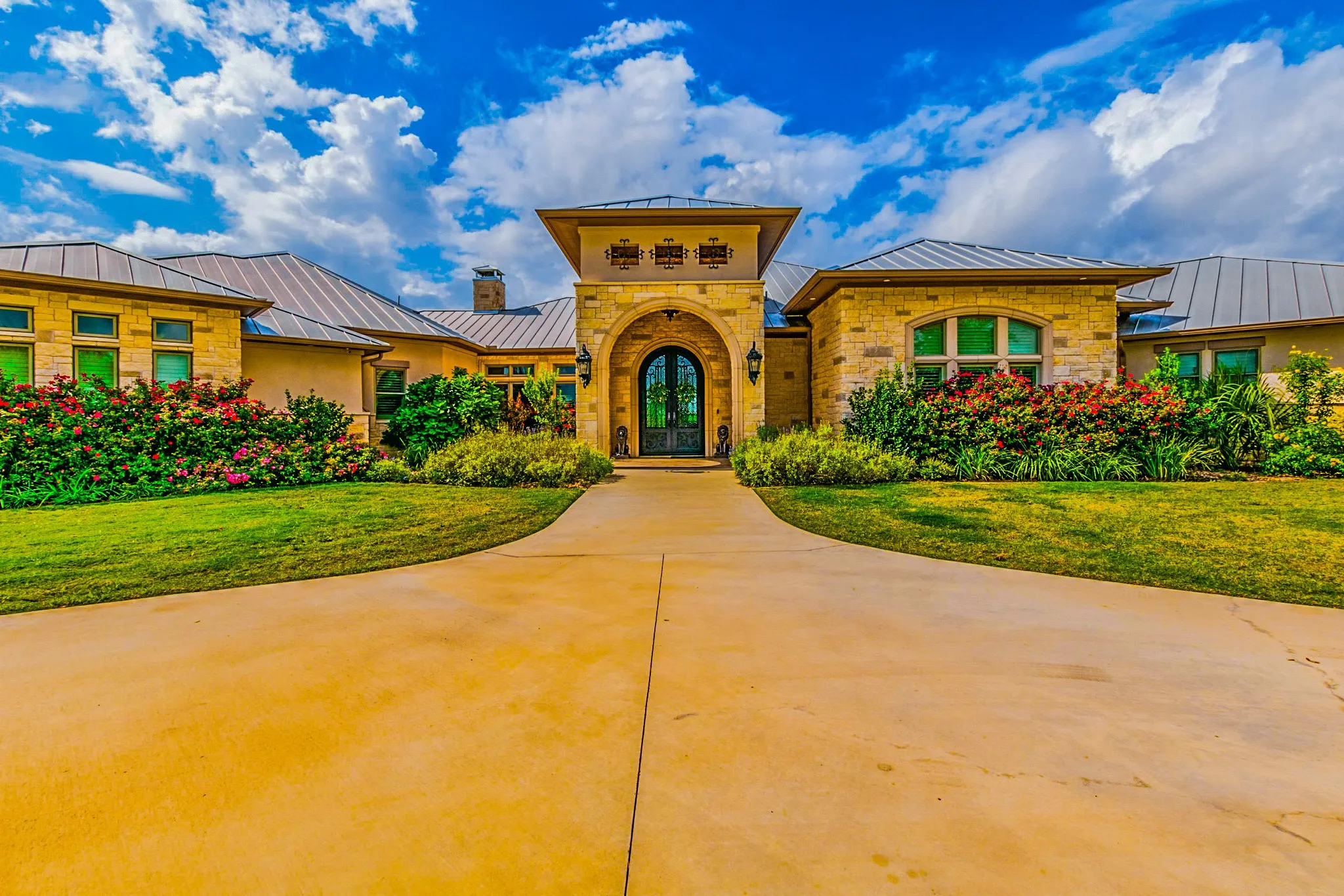 Single Family Residence For Sale in Bell County , 8591 Witter Lane, Temple, Texas 76502, 3 Bedroom, 5 Bathroom, 3 Garage spaces, 7,082 Sqft, built in 2020, mls#21322284, Real Estate Agent in Temple, Homes For Sale in Bell county, Homes For Sale in Temple, Realtor in Temple Texas, Real Estate Brokerage Independent Realty Texas, Luminita Cordes Realtor