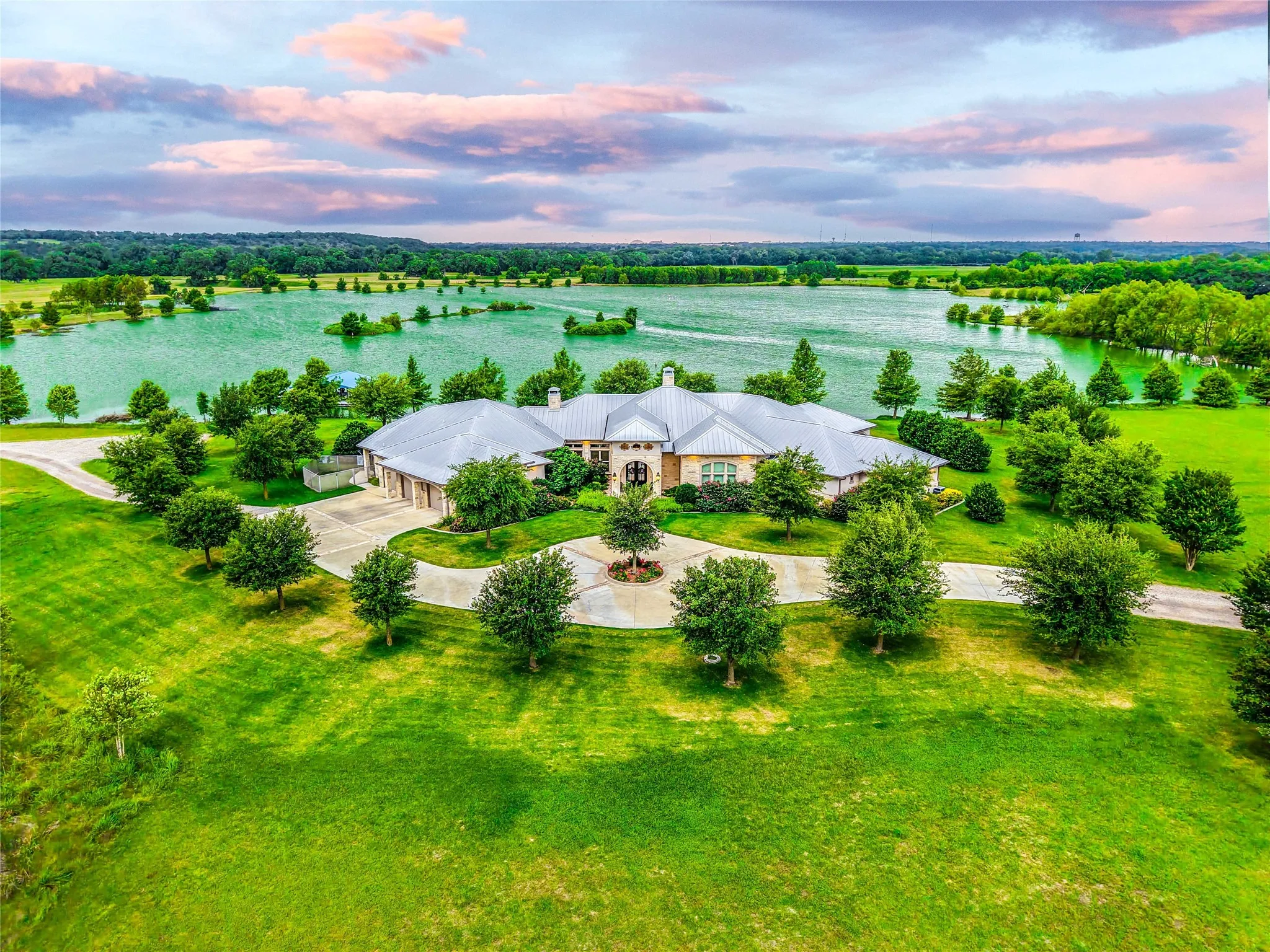 Single Family Residence For Sale in Bell County , 8591 Witter Lane, Temple, Texas 76502, 3 Bedroom, 5 Bathroom, 3 Garage spaces, 7,082 Sqft, built in 2020, mls#21322284, Real Estate Agent in Temple, Homes For Sale in Bell county, Homes For Sale in Temple, Realtor in Temple Texas, Real Estate Brokerage Independent Realty Texas, Luminita Cordes Realtor